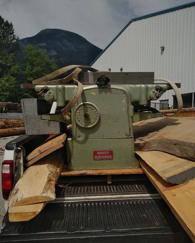 Just picked up this monster jointer from the guys at VancouverUrbanTimberworks. Thanks for parting with this beast...and throwing in some test pieces.  @vanurbantimber  #vancouverurbantimberworks  #woodworking #custombuilt #vancouver #vancouverdesign