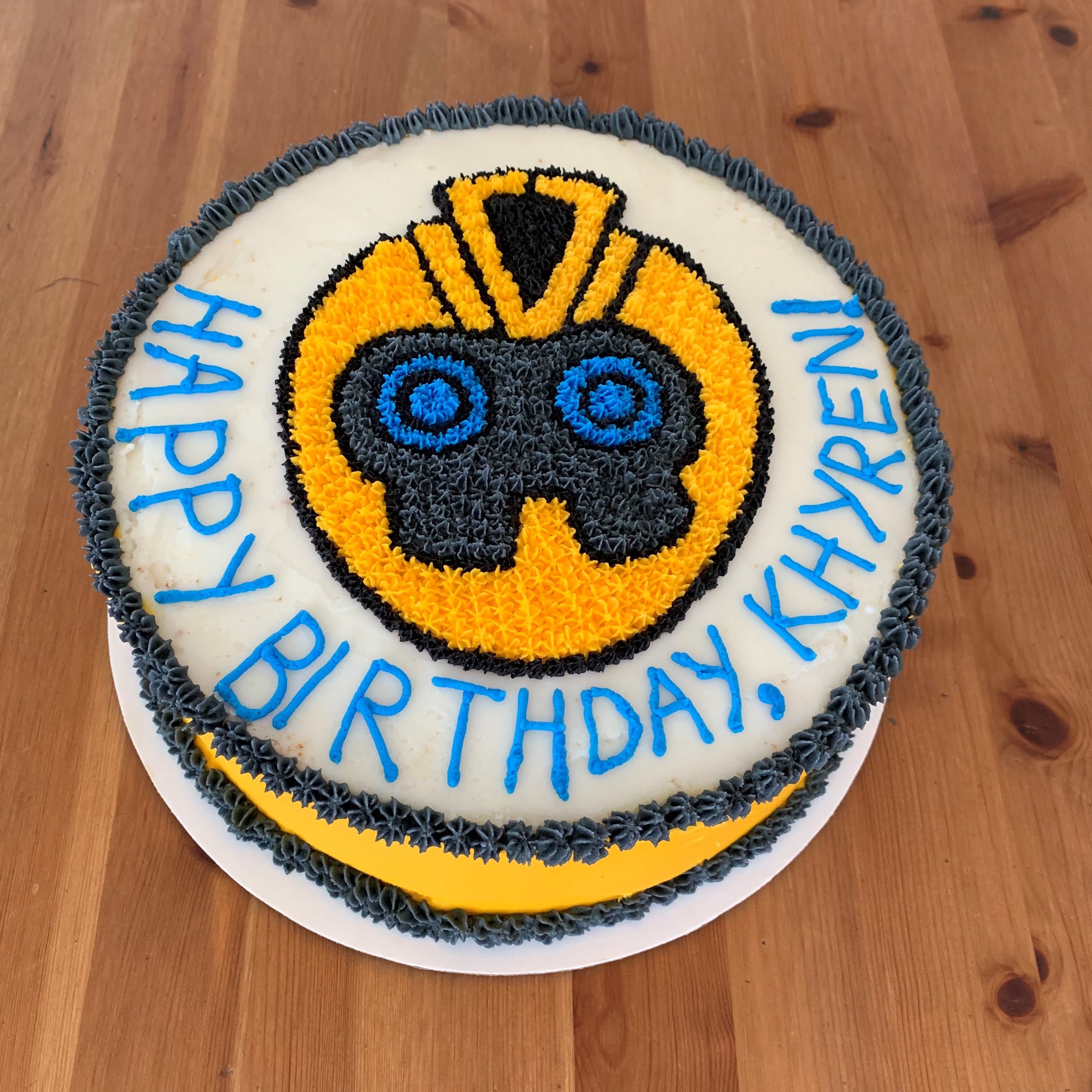 Bumblebee Cake.jpg