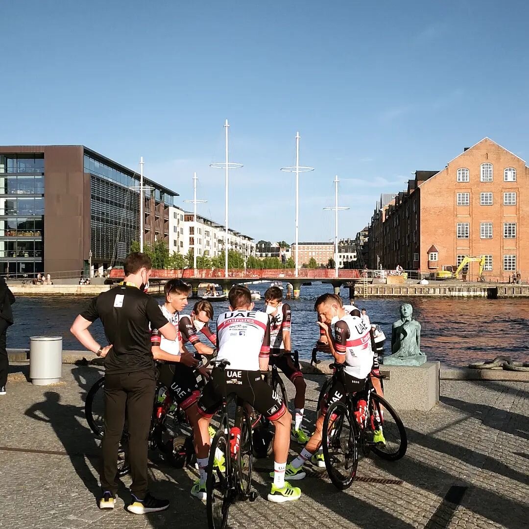 Tadej Pogačar, 2x Tour de France defending champion, telling all his teammates how nice it is to join a Must See tour and learn about Cirkelbroen and the Black Diamond. 🥇🌁

#rideinstyle #copenhagen #cyclingcopenhagen #wonderfulcopenhagen #bikebridg