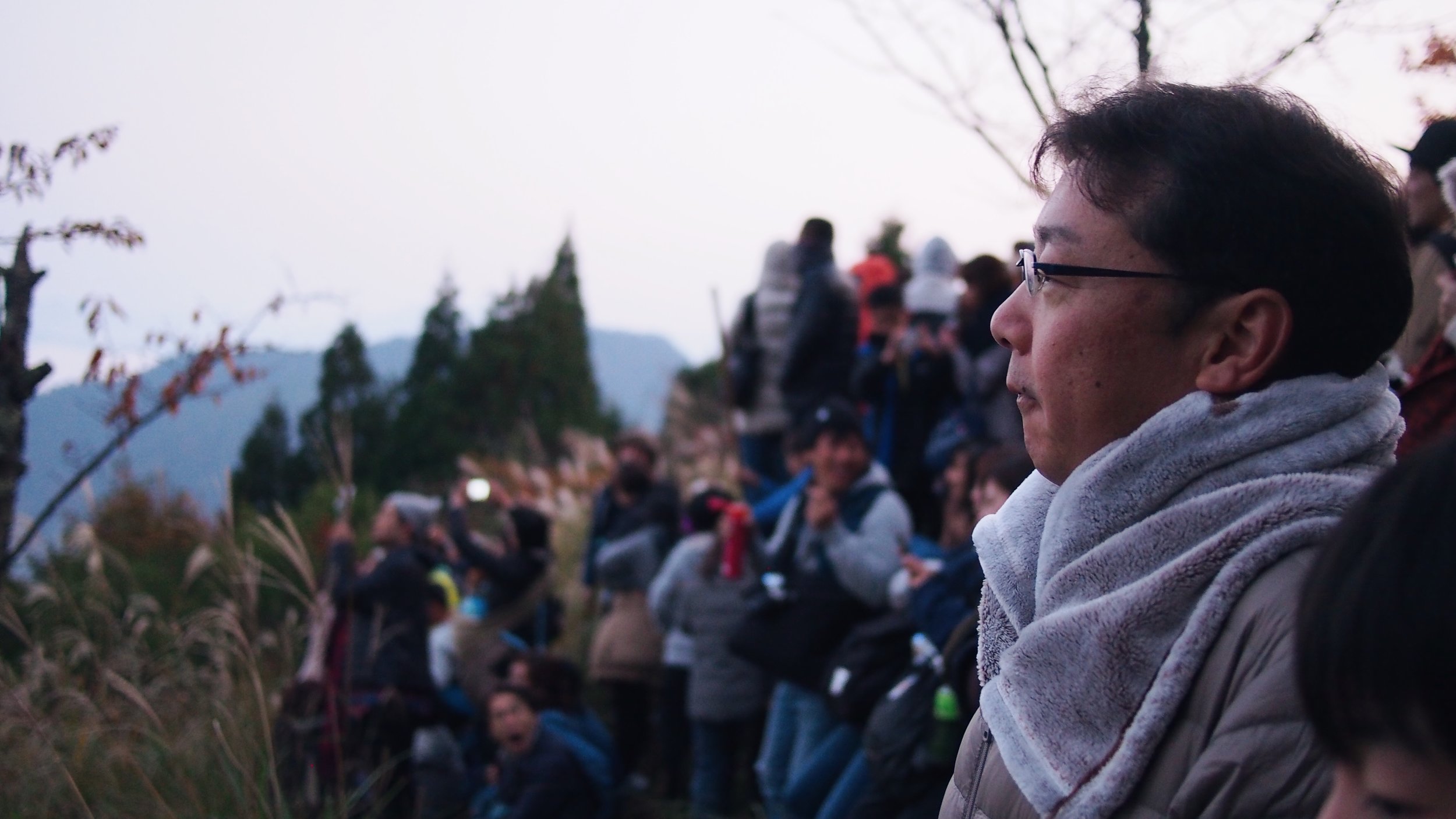 The crowd of people gathered to see the Takeda Castle Ruins at sunrise