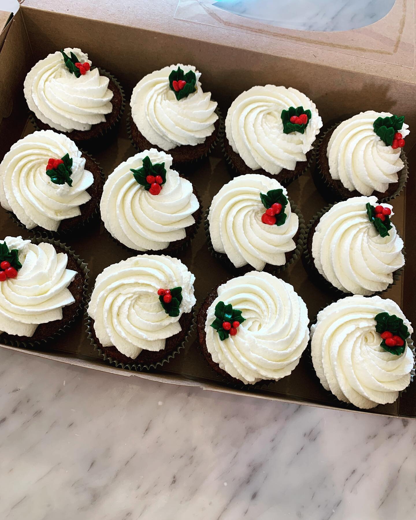 Carrot cake, cream cheese buttercream, and some piped buttercream holly 🎅#christmascupcakes #hostestwiththemostest #hostessgift #christmas #cupcakes #carrotcake #pasorobles #atascadero #slo #sanluisobispocounty