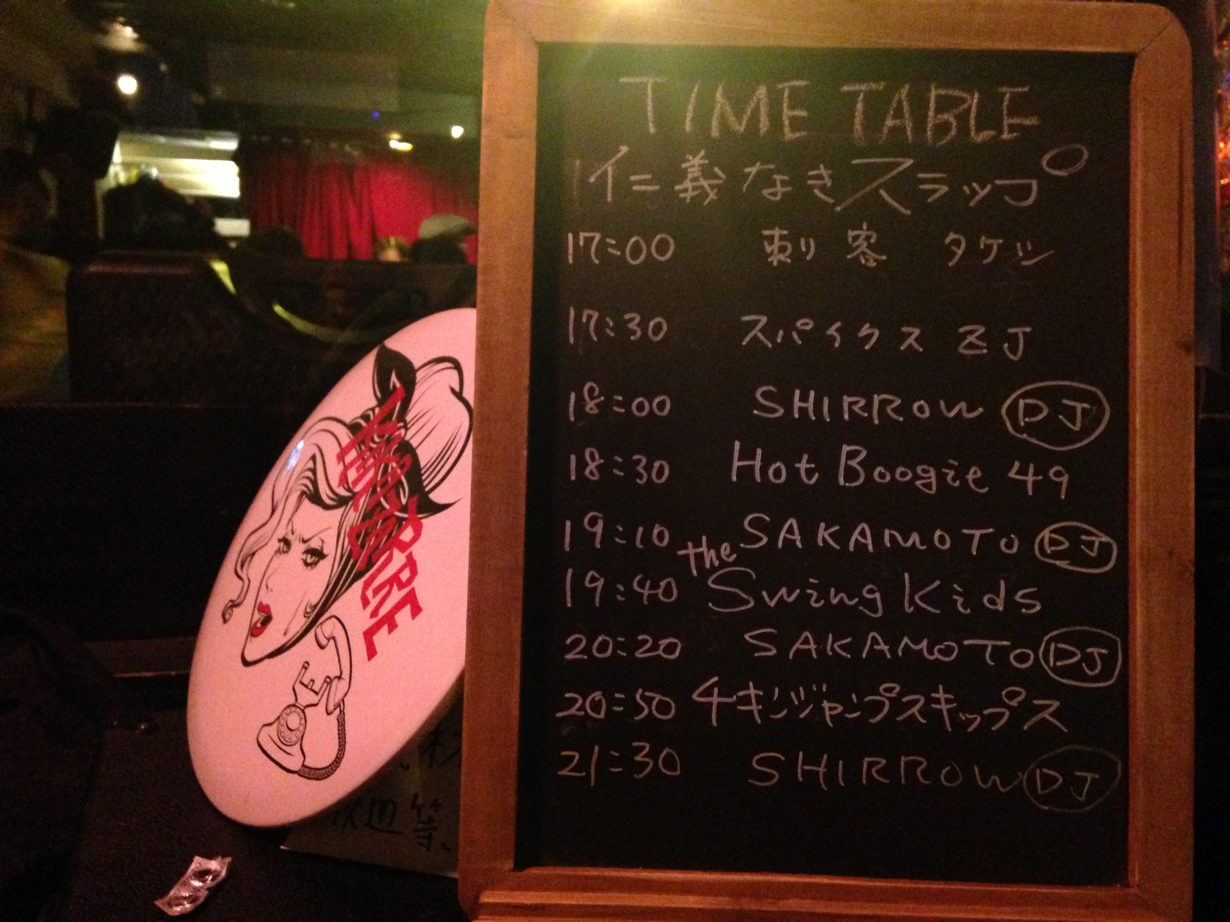 I understand why we don't have lineups on display here in the US, but it would be nice sometimes to know the name of the band coming on next and when. Then again, people in the US are more likely to walk away from a $5 cover to see one band versus the $20-30 cover for practically all shows in Japan.