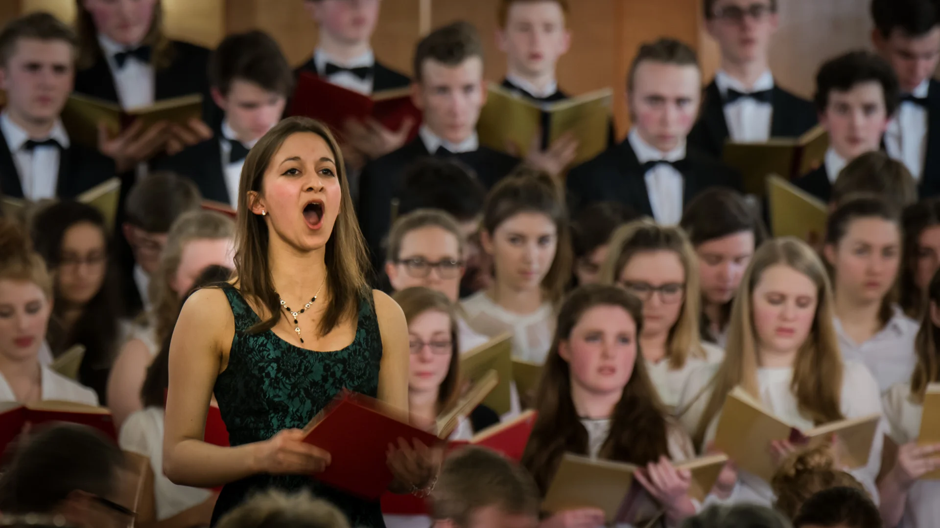 Singing Mary in Vaughan Williams' Cotswold Romance, March 2016. Image © evocation images.