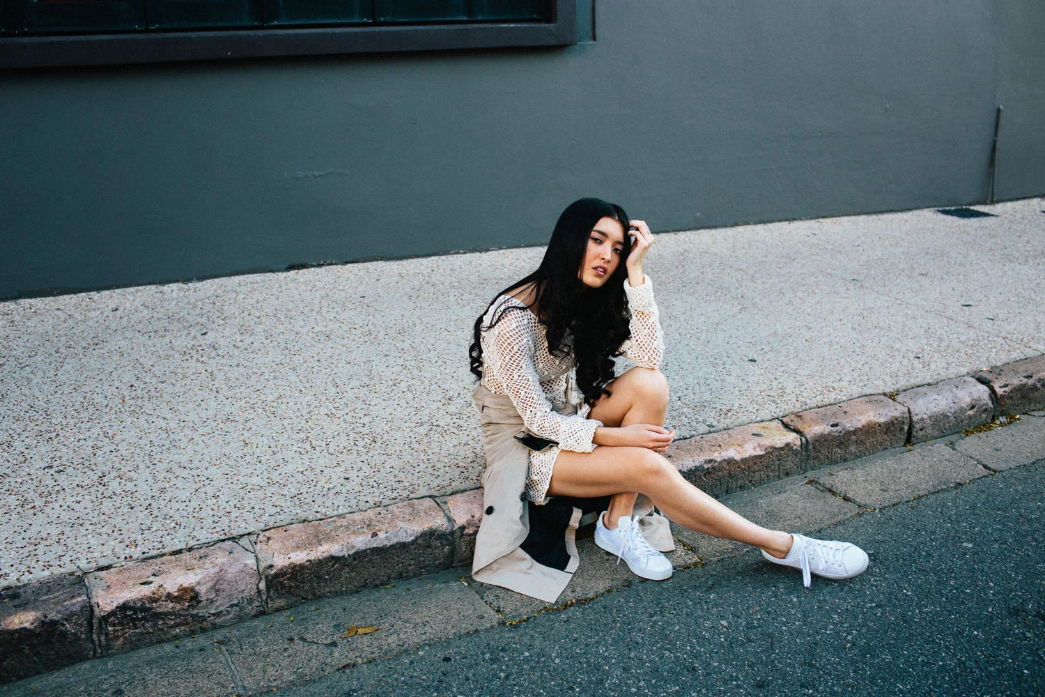 Brisbane, QLD Australia Fashion Photographer Stacey Russell || Modelling Photography Brisbane Editorial Photoshoot || girl modelling wearing beige outfit sitting on curb in street