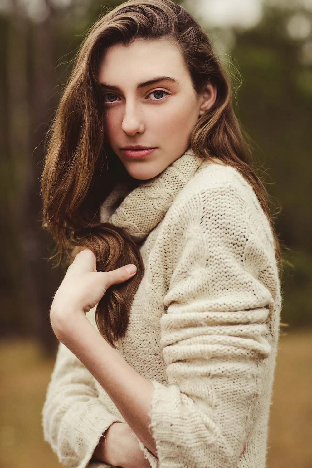 Brisbane, QLD Australia Fashion Photographer Stacey Russell || Fashion Photography Model Photoshoot || girl modelling with long brown hair wearing cream woollen jumper