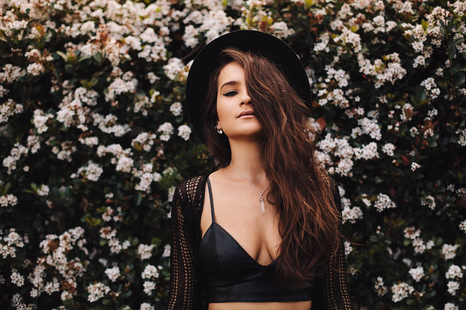 Brisbane, QLD Australia Fashion Photographer Stacey Russell || Fashion Photography Model Photoshoot || brown hair girl modelling wearing black hat, black top and lace coat. background white flowers