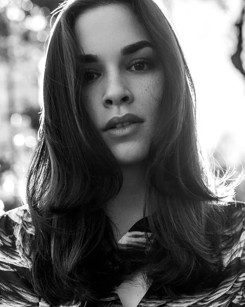 Brisbane Australia Fashion Photographer Stacey Russell || Professional Fashion Photography Modelling Photoshoot || Beautiful black and white model portfolio headshot of girl long hair (Copy)