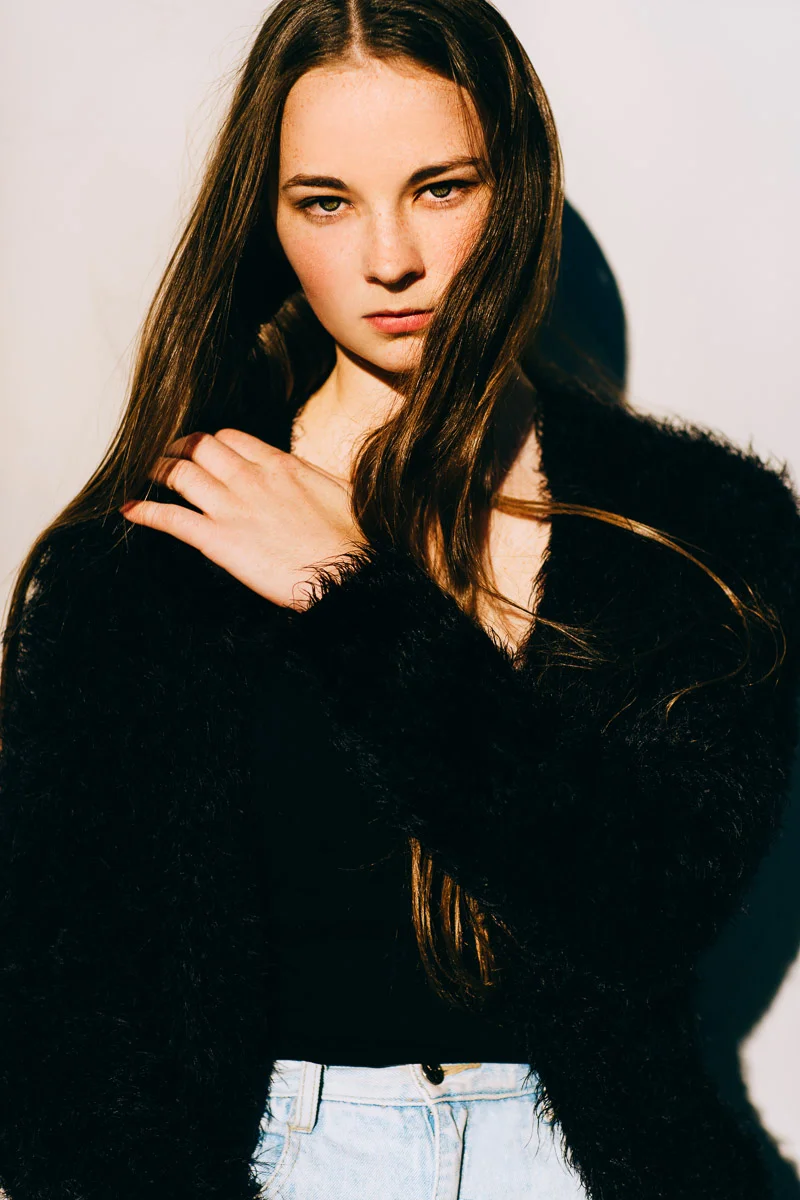 Brisbane Model Photographer Stacey Russell || Professional Australia Fashion Photography Modelling Photoshoot || Model portfolio image of long hair brunette girl in black fur coat (Copy)