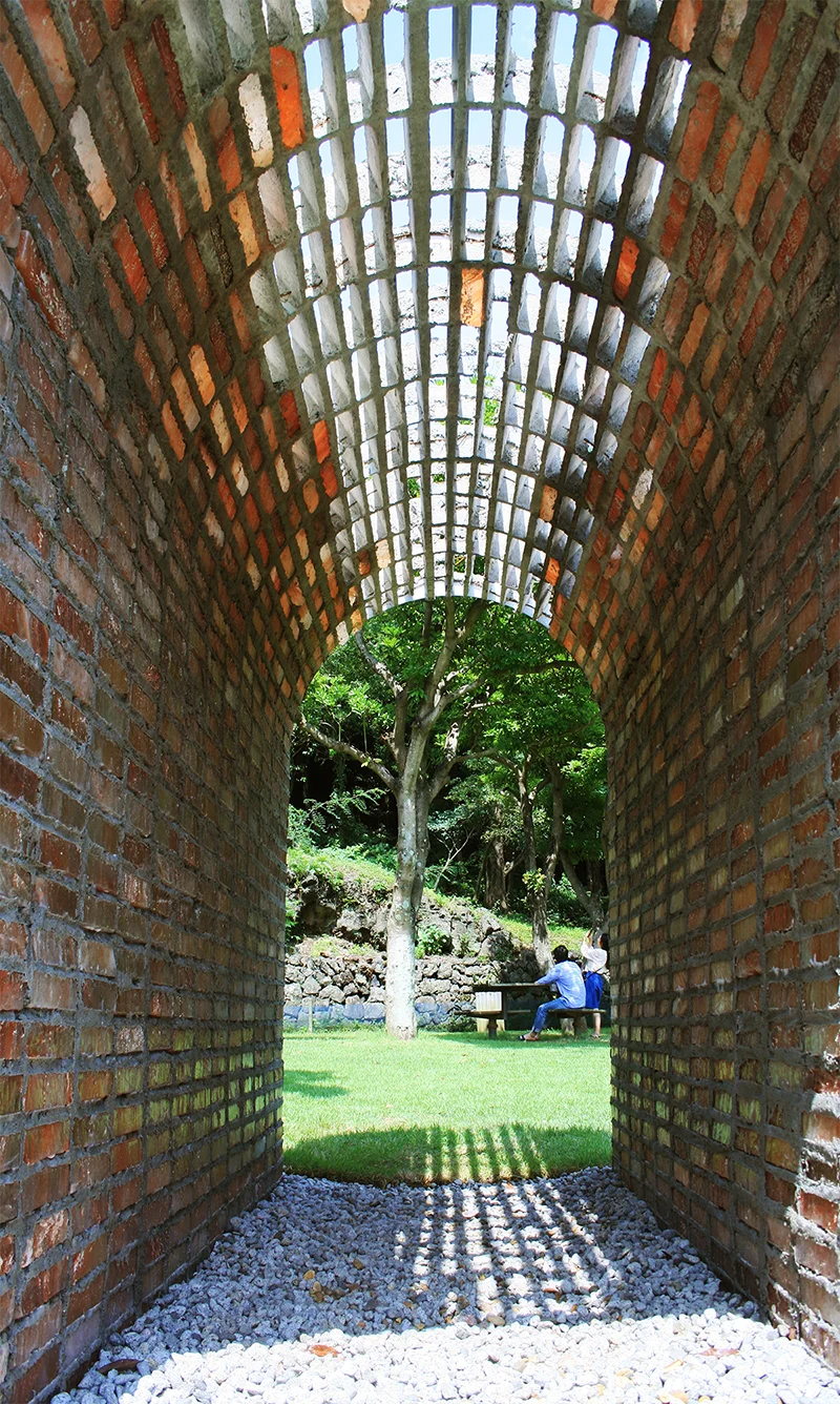 Dissolving Arch_07.jpg