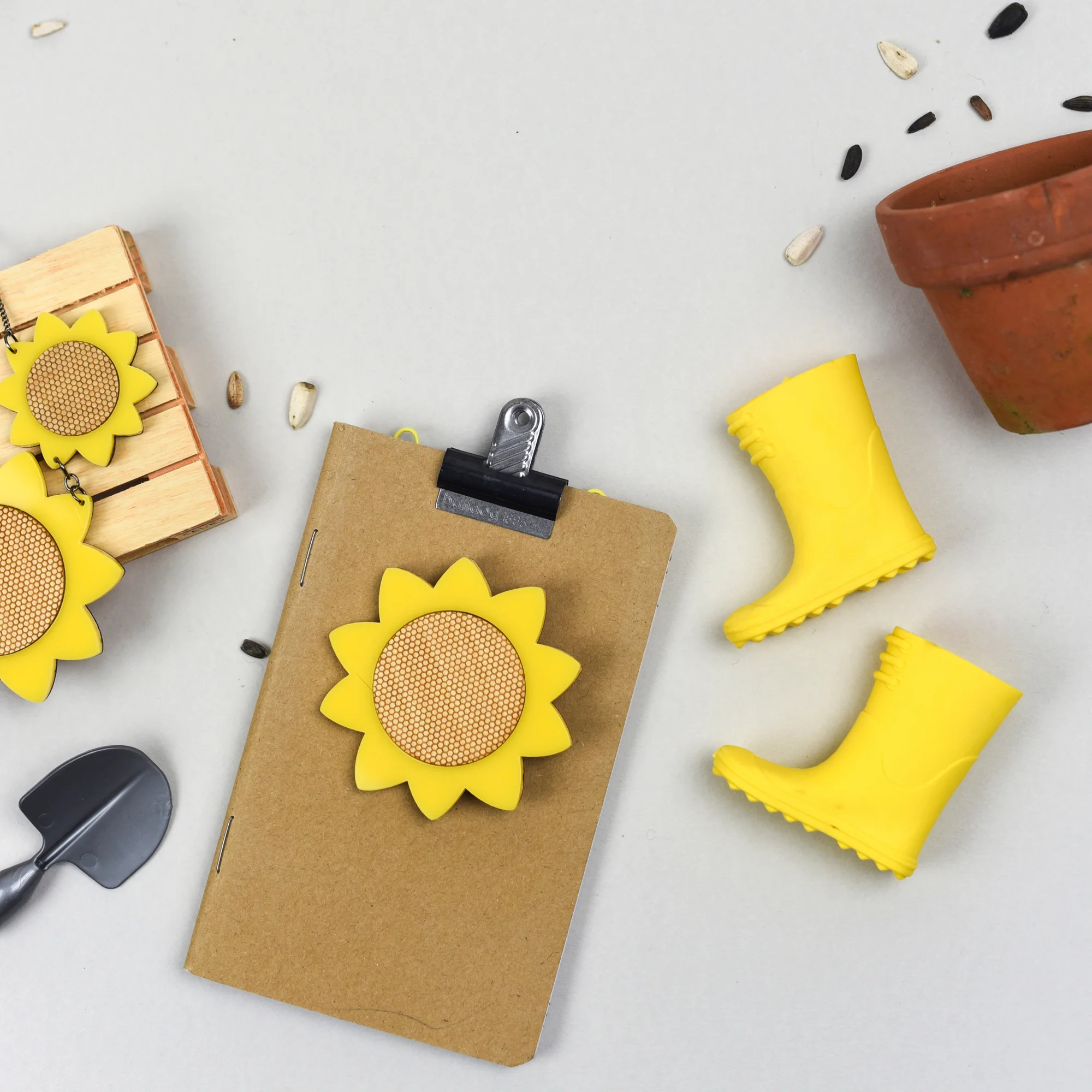 big sunflower brooch.jpeg