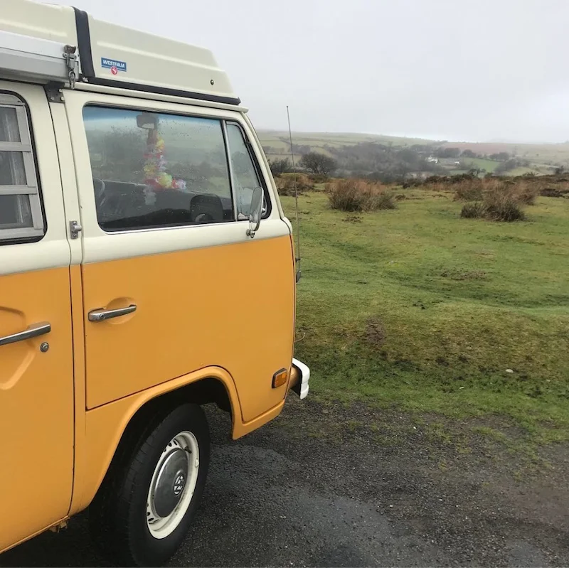 Haytor : Breakfast with a view... until the mist rolled in ☁️🚌☁️
