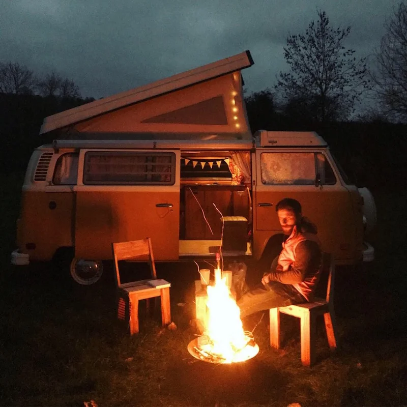 The perfect way to see out the year 🚌🍷🔥