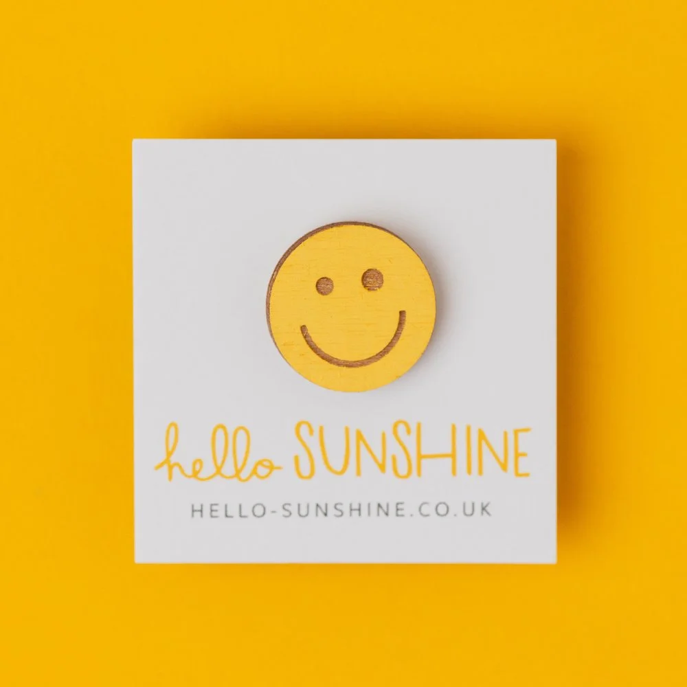 HAPPY FACE LAPEL PIN