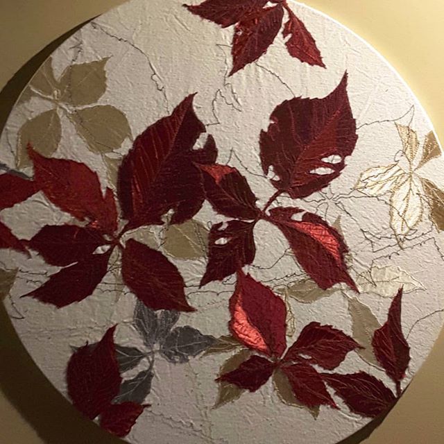 Another circular picture. A different and lovely way to compose a design. Late bramble leaves. #weedsandwilderness #hedgerowbeauties #roundpictures #freemotionembroidery