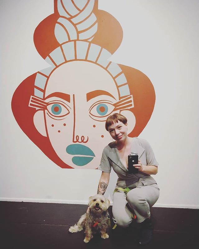 Rocky loved meeting artist @jillian_evelyn at her opening @superchiefgalleryny last night! Her colorful and stylish portraits + the friendly environment made it a perfect outing for this #culturehound 🐾🎨! Show us what you and your pup are up to for