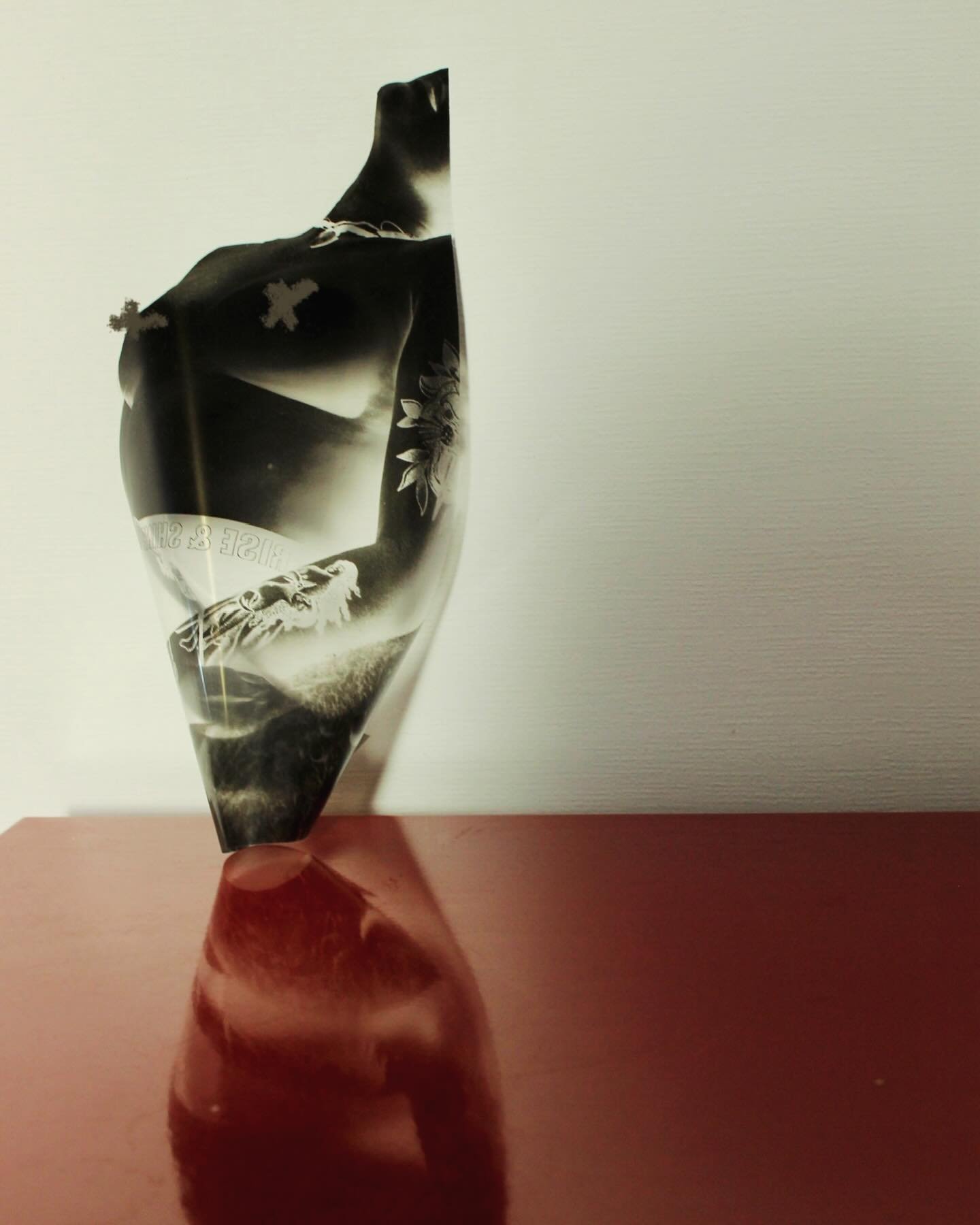 October tests at the studio 🎞️ 📷&hearts;️🖤💛

Number 1.  Paradis perdu.  𝘊𝘦𝘯𝘴𝘰𝘳𝘦𝘥 𝘱𝘪𝘤

#artiststudio #contemporaryart #womanartist #contemporaryphotography #experimentalphotography #filmphotography #marseille