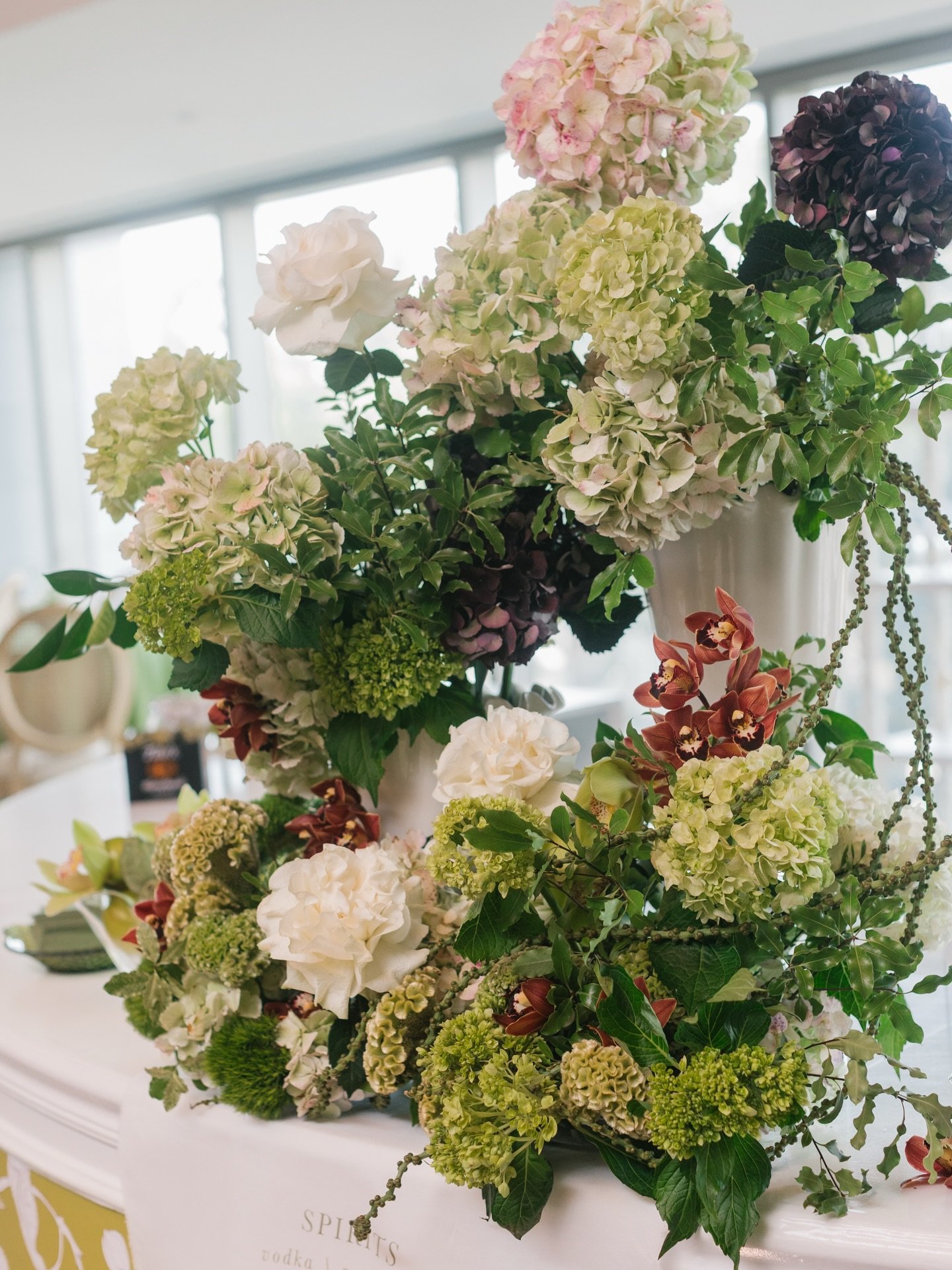 We are not for everyone.

It&rsquo;s not whether or not you want a bar arrangement but more like how MANY and how EXTRA you want to go 💅🏻 like are we talking styled matchbooks in the coolest thrifted vessels? are we fruitscaping?

We know we&rsquo;