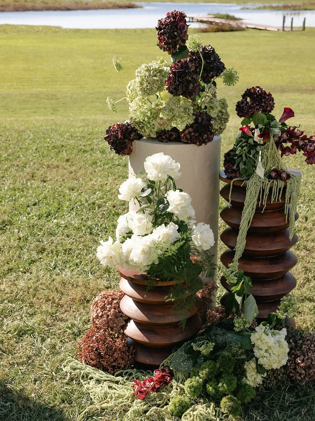 Not sure what direction to go with your ceremony florals? We like to let the venue lead the way 💃

The best floral designs don&rsquo;t just &ldquo;sit&rdquo; in a space&mdash;they respond to it. We look at the existing sight lines &amp; architectura