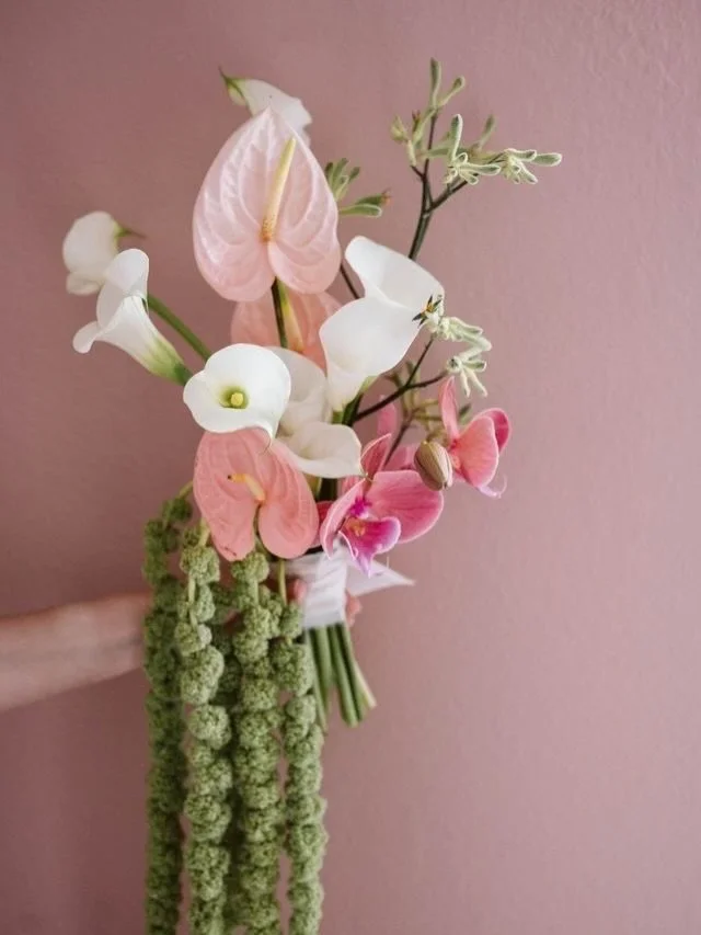 Revel bouquets, for the never basic &amp; always bold 👑 because expected &amp; traditional was never the vibe.

20 slides simply isn&rsquo;t enough to showcase some of our favorite bouquet designs. Alright ppl, choose your fighter[s].

PHOTO CREDIT,