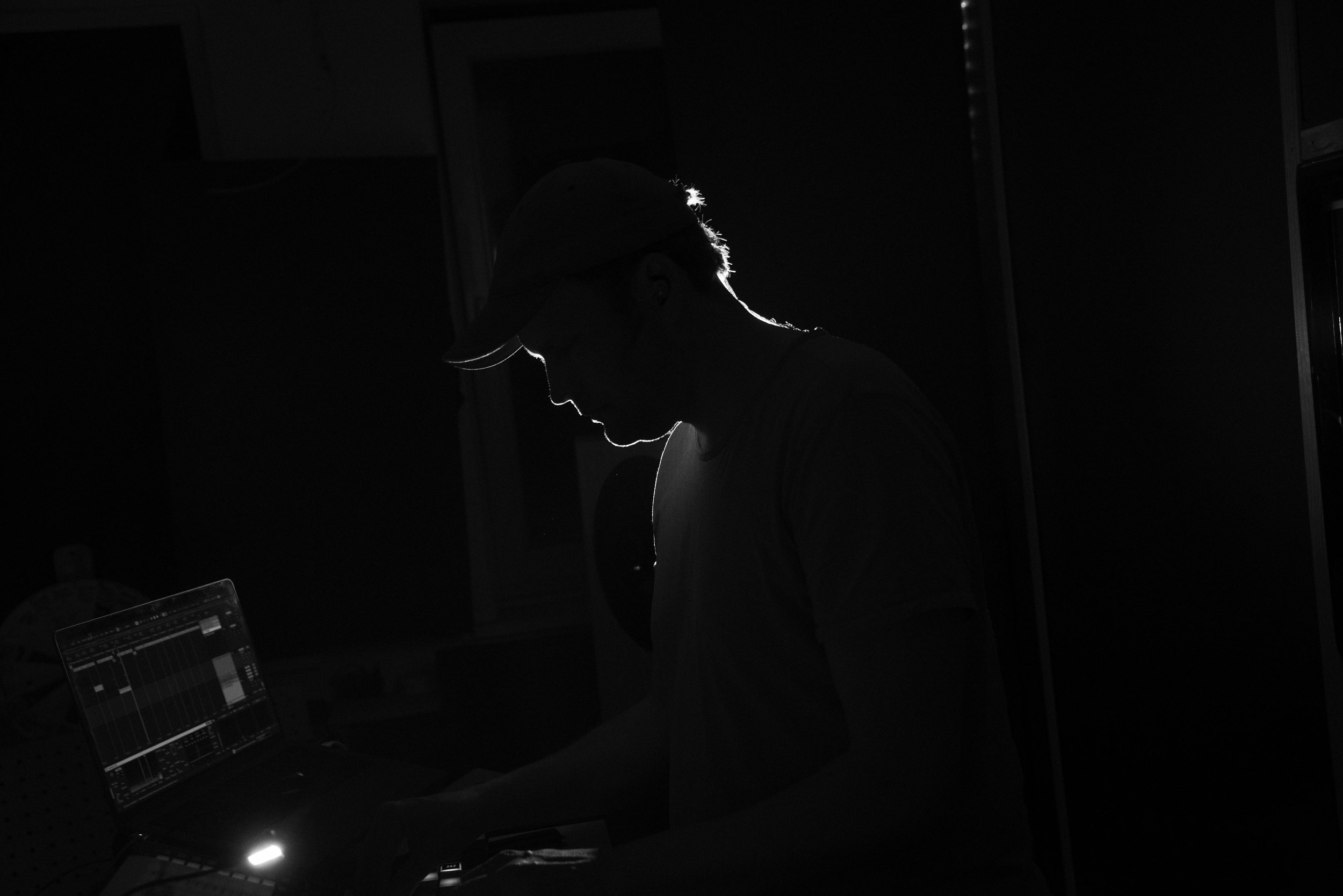 Fav7 (B&W Silhuette).jpg