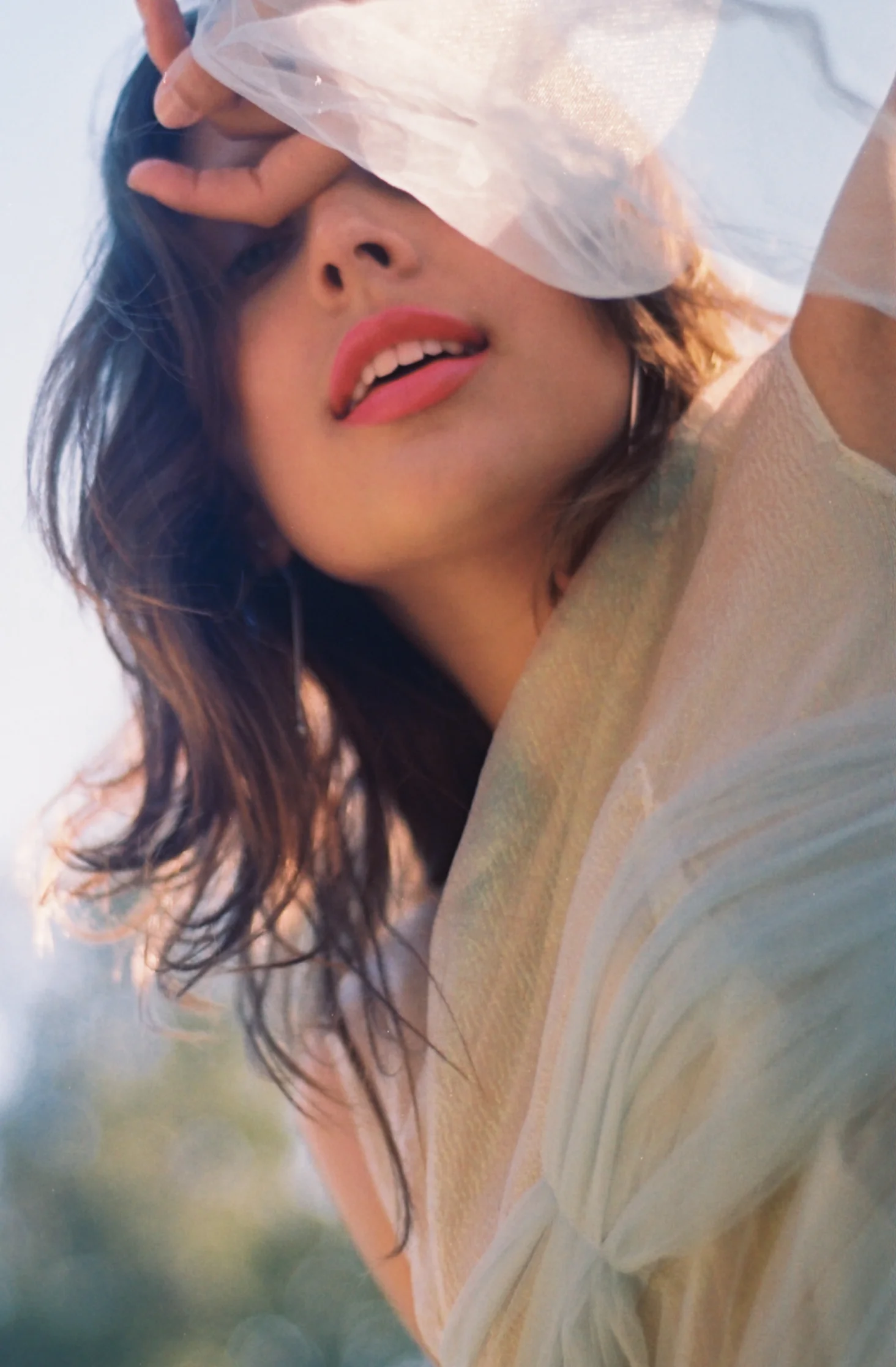 Top de JESSICA KAO y pendientes MISHA GILL