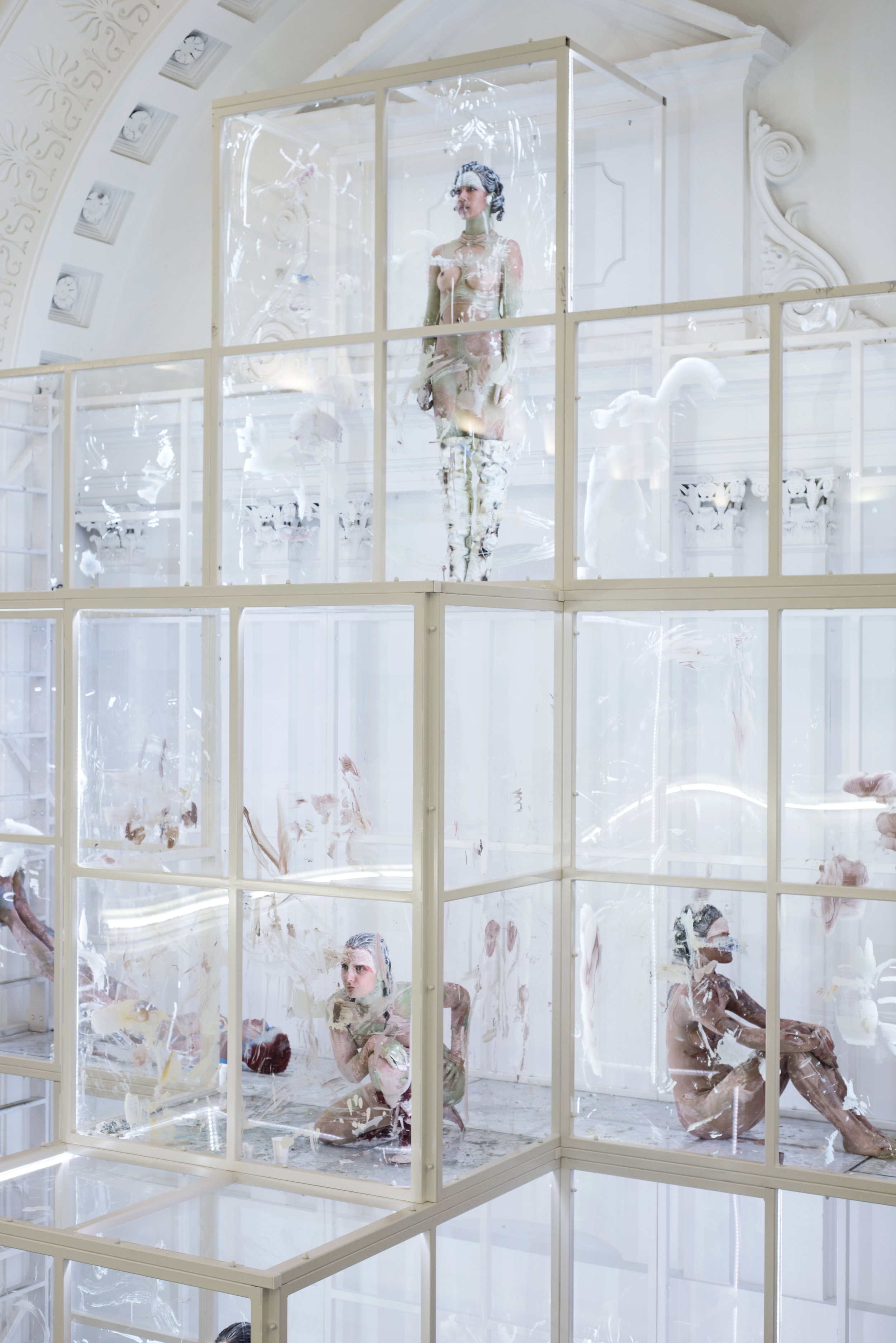 DONNA HUANCA (1980) Scar Cymbals, 2016, vista de instalación, Zabludowicz Collection, Londres, cortesía Peres Projects, Berlín.