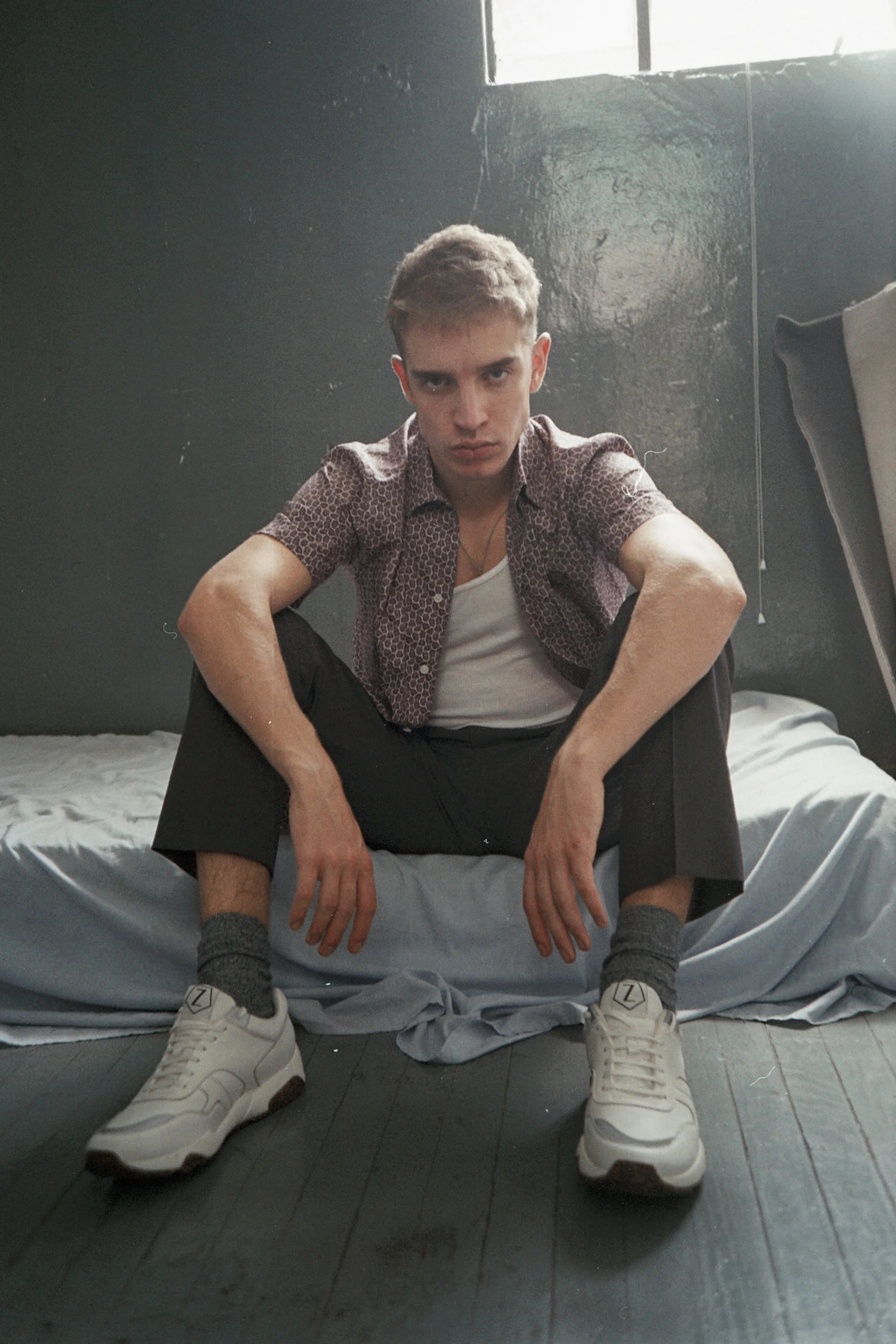 Camisa y pantalones de ERMENEGILDO ZEGNA. Zapatillas deportivas de Z ZEGNA. 