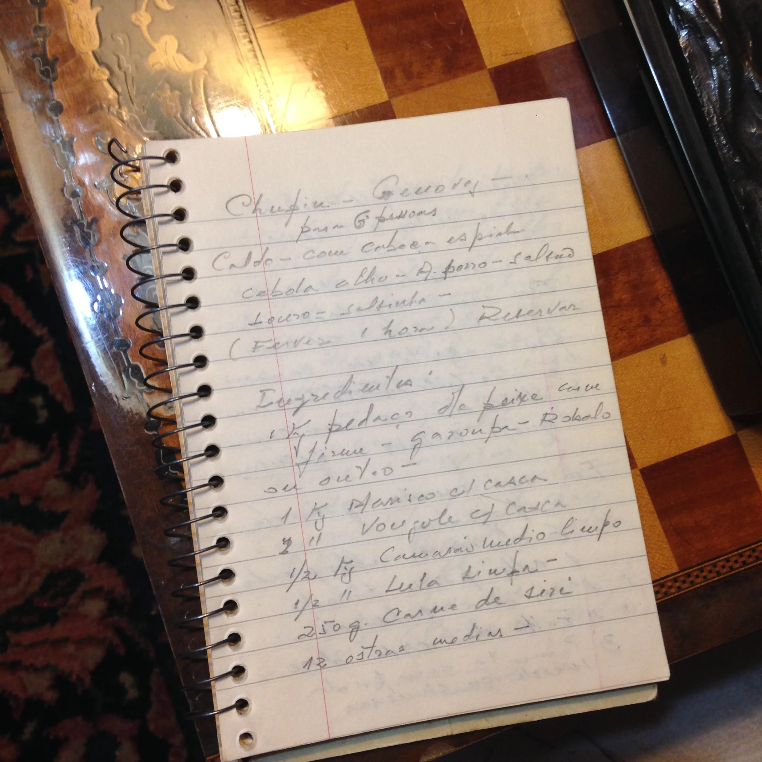 Precisei da ajuda do meu pai e da minha avó para traduzir a letra do meu avô, rs.