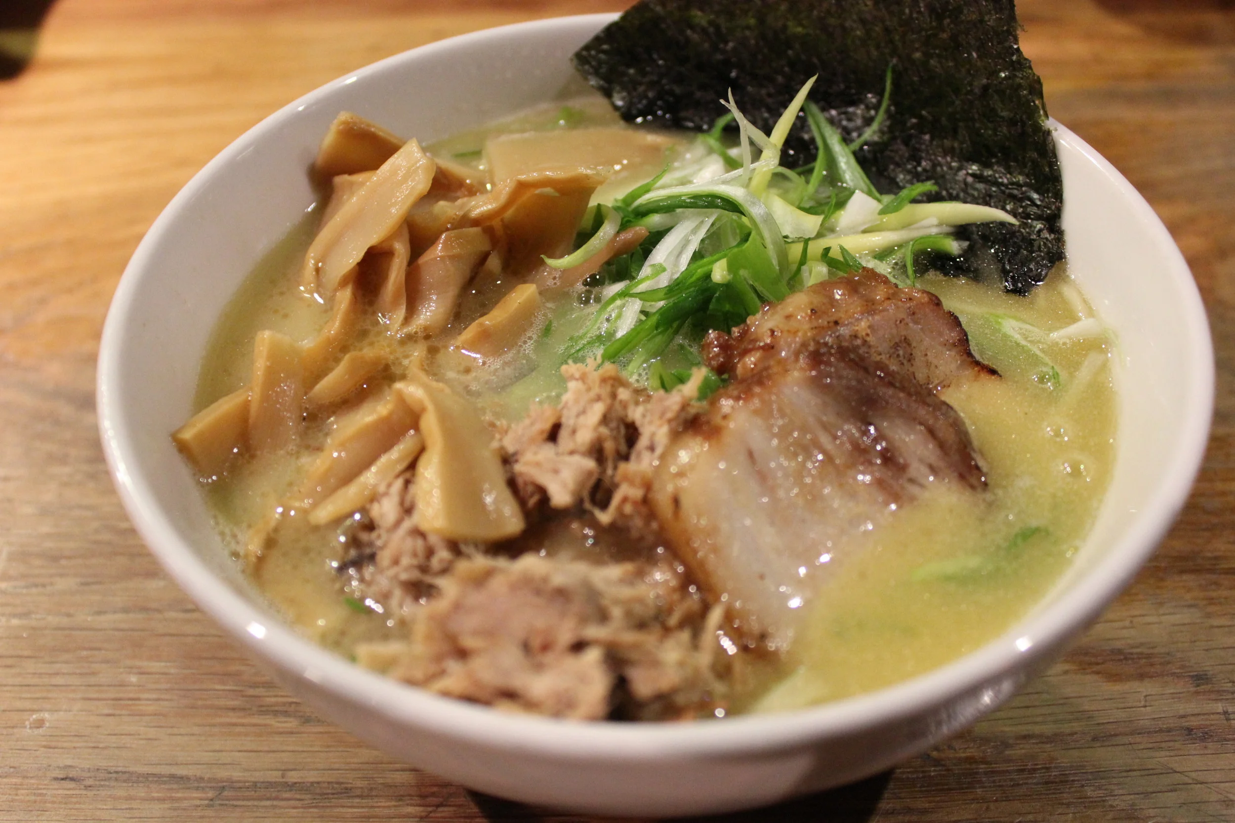 Um minuto de silêncio para o lámen do Totto Ramen.