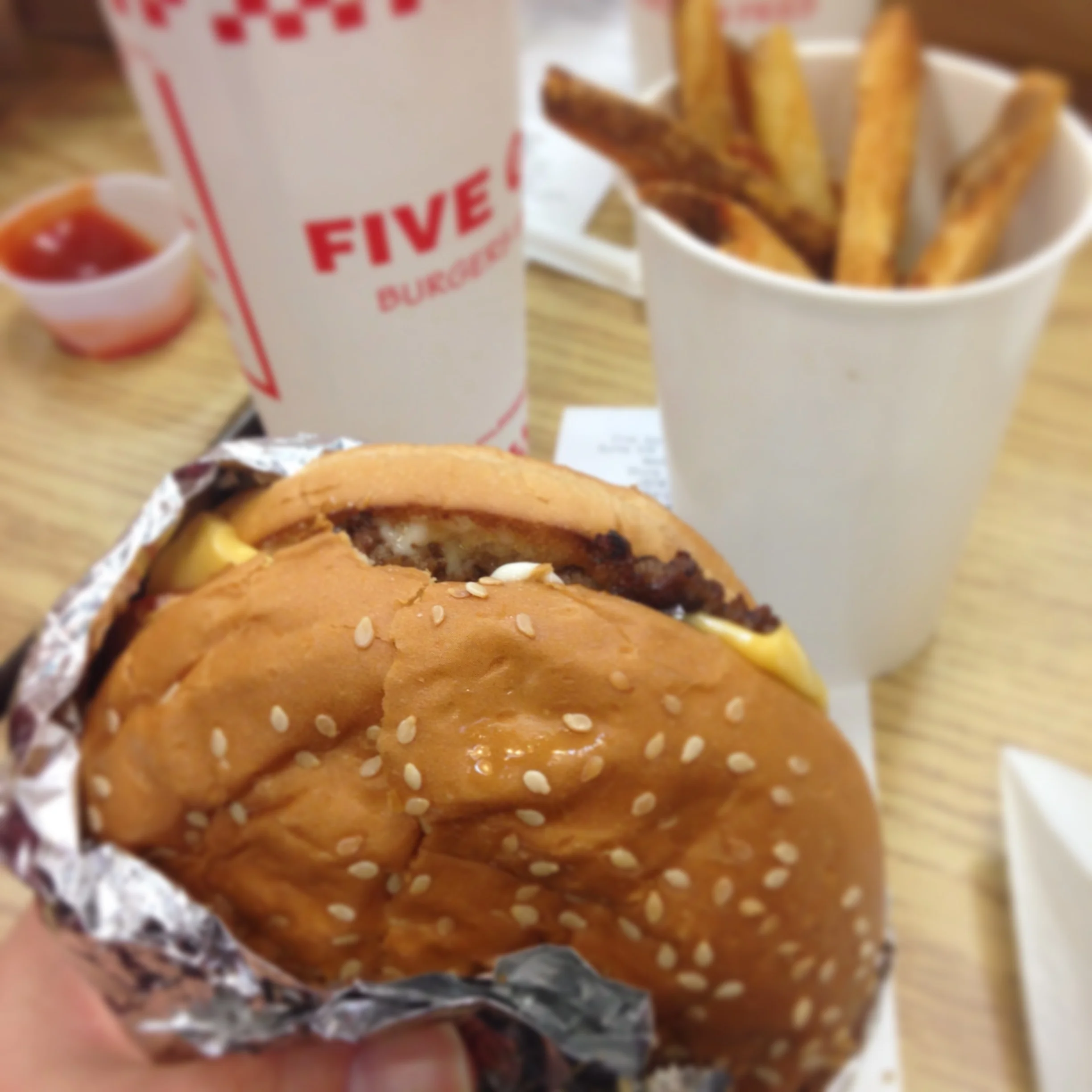 O Five Guys com seu hambúrguer sem frescura e a melhor batata frita (para mim).
