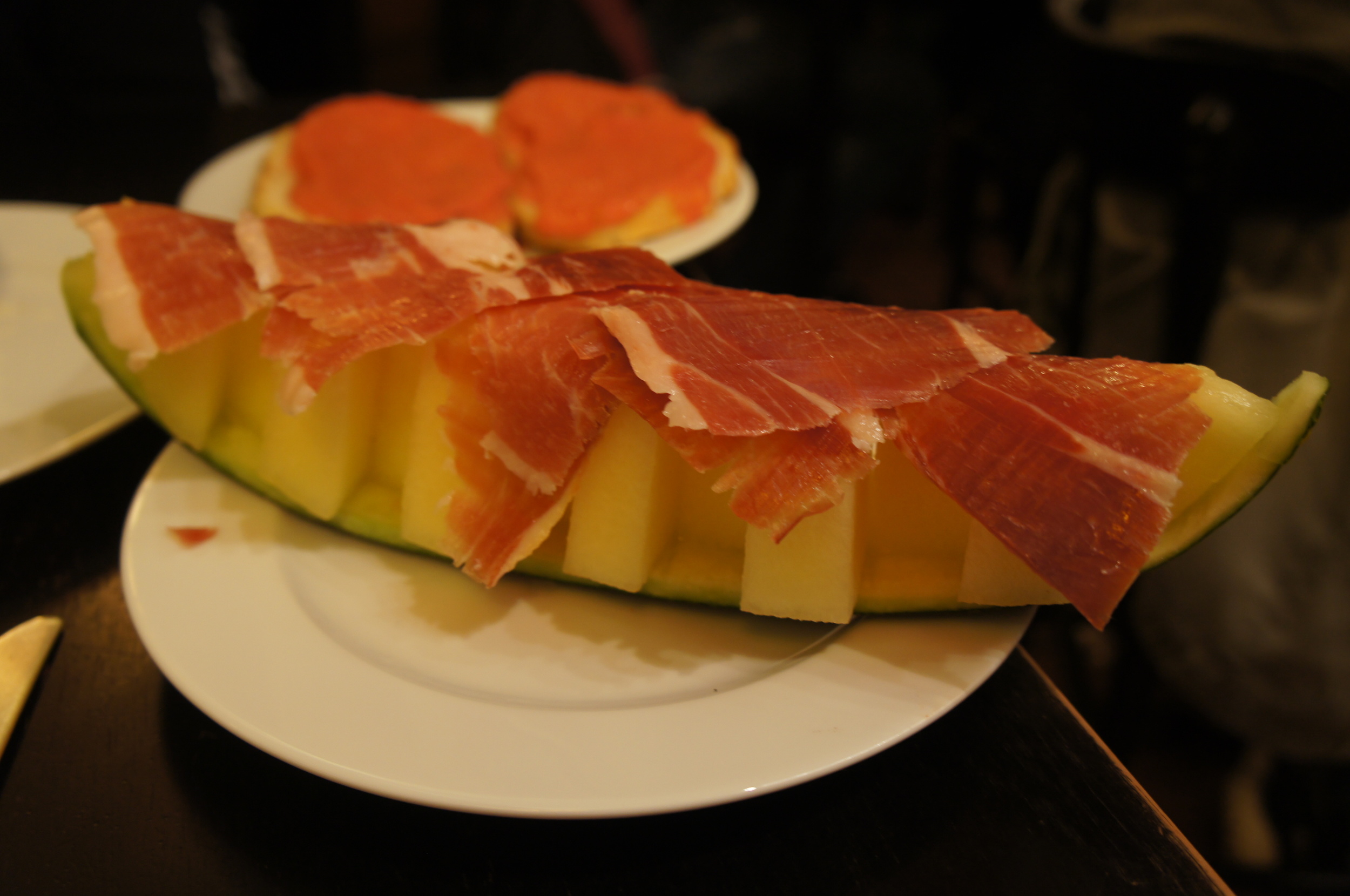 Tem combinação melhor? Para mim não tem. Melão com jamón serrano.