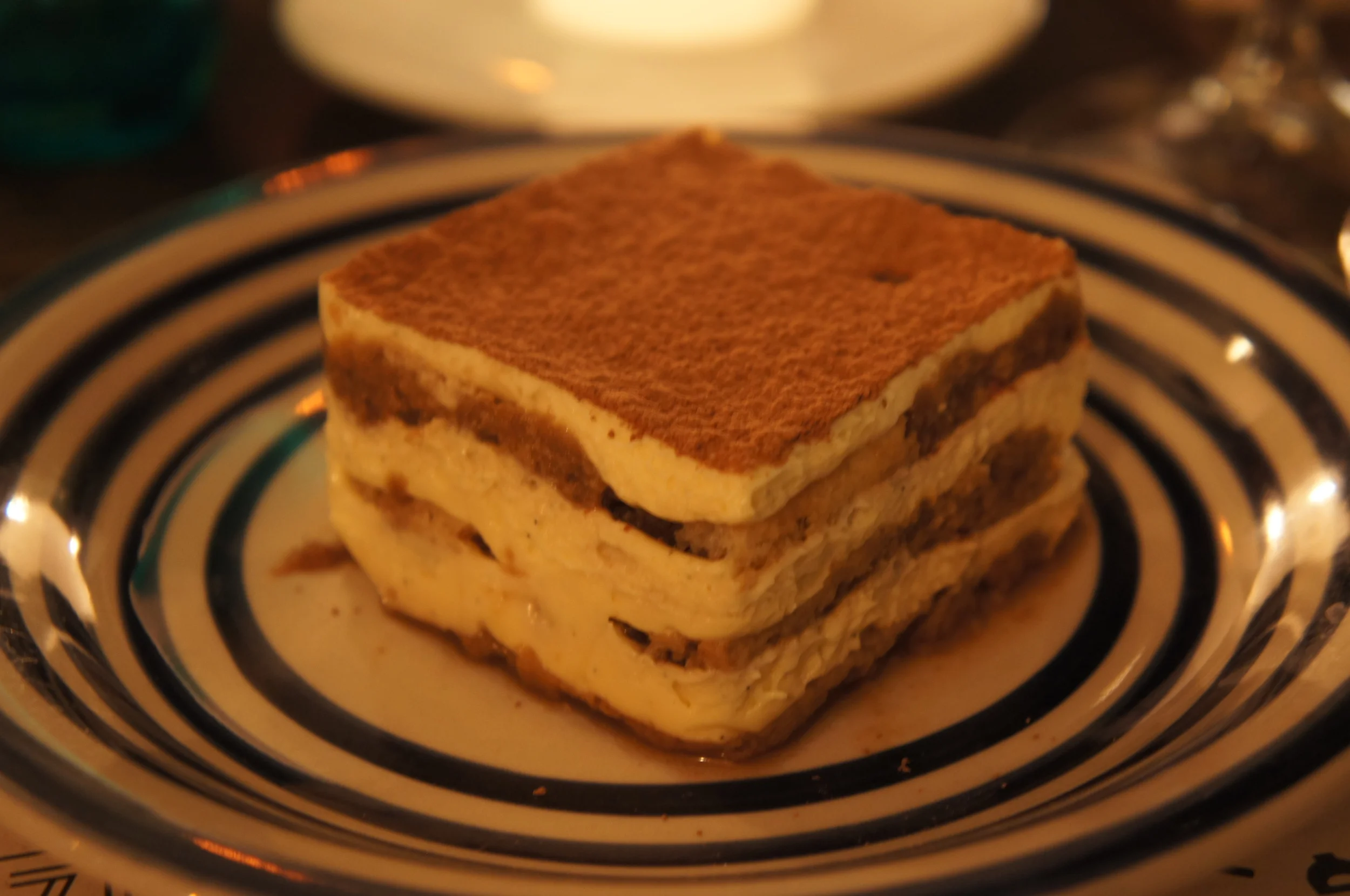 A gente não estava para brincadeira, então para fechar eu pedi um tiramisú feito como manda o figurino. Uma delícia, e o melhor de tudo, não estava doce demais.