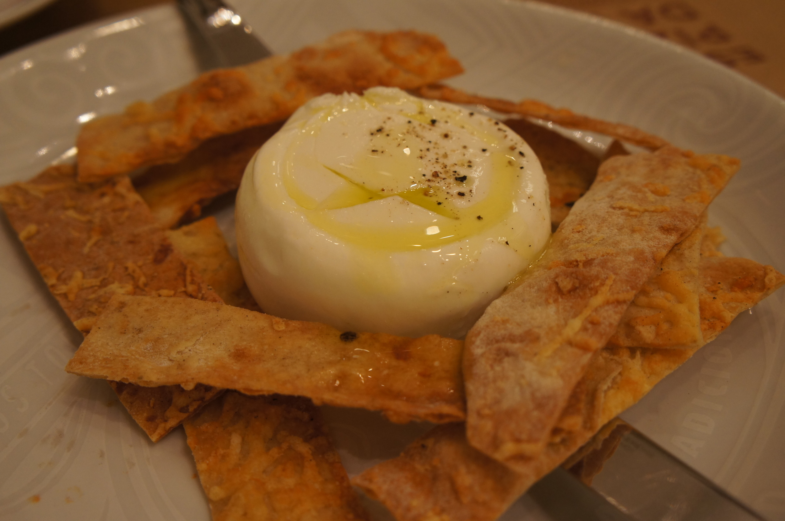 Dessa vez me esbaldei na Burrata. Toda vez minha mãe pede e eu só fico olhando ;). Super cremosa.