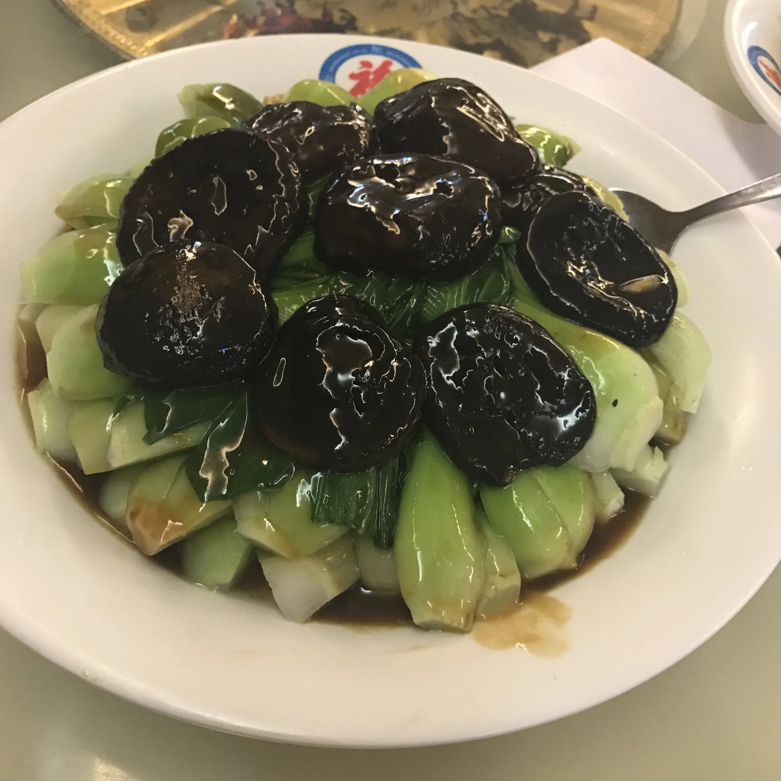 Acelga chinesa com cogumelos.