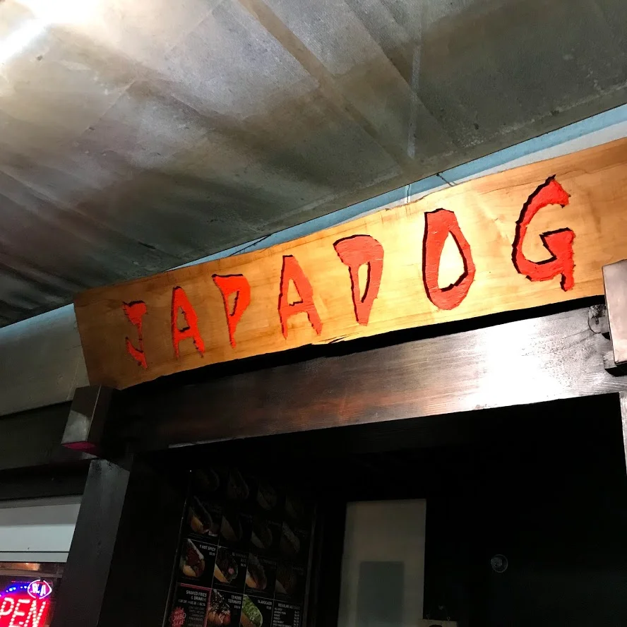 Fachada sem frescuras do Japadog.