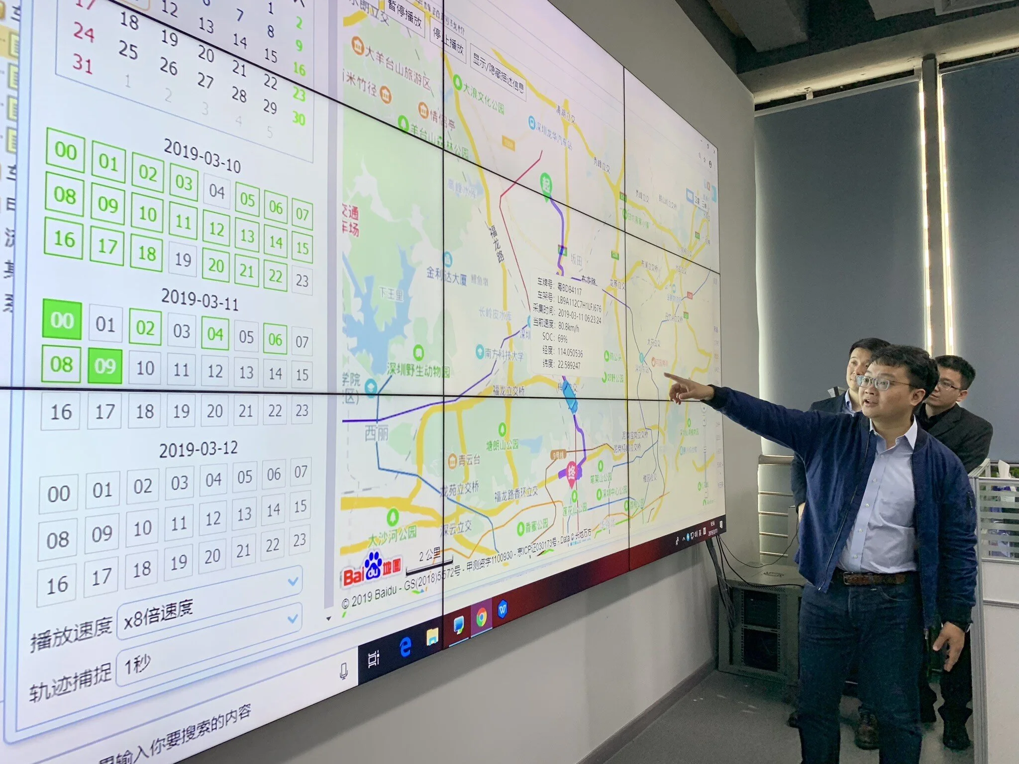 DST’s dashboard showing their fleet of 23,000 vehicles, which they track in real-time.