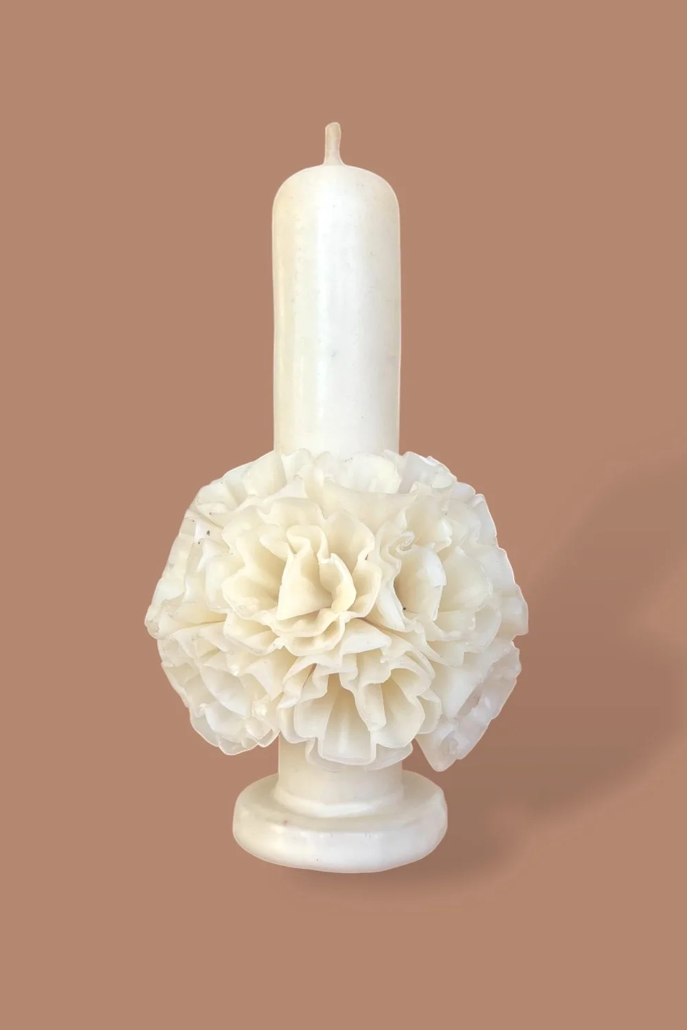 Hand poured cream beeswax flower candle made by Casa Viviana