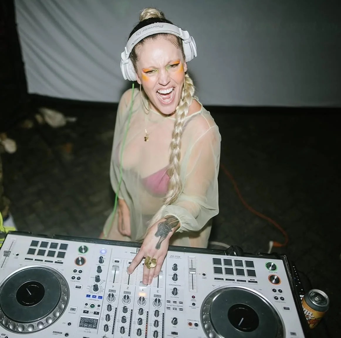 ART ATTACK isn&rsquo;t your typical gala, it&rsquo;s a full-sensory celebration designed to excite, delight, and surprise.

Featuring music by the one and only DJ Miss Paradise, Maggie Hayes, a visual and performing artist who found her love for pain