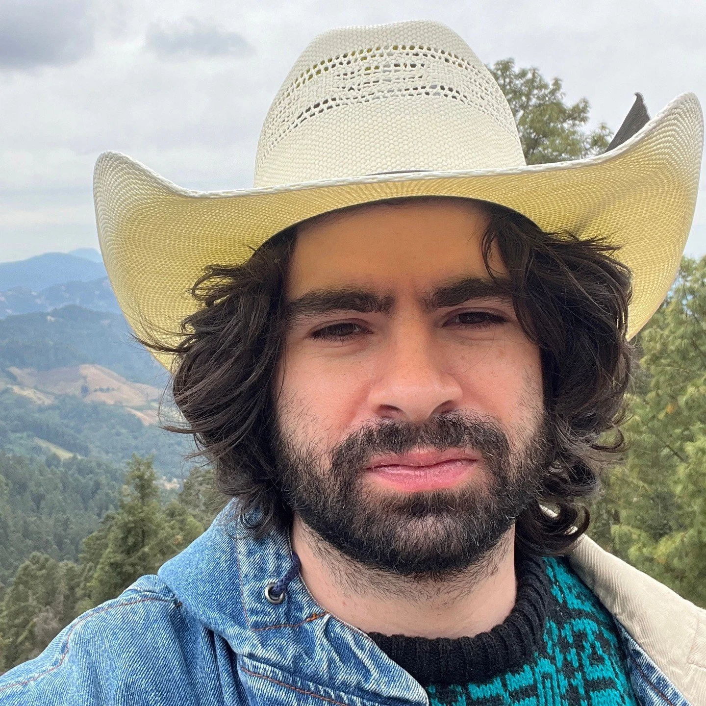 &ldquo;ON::VIEW REVUE&rdquo; Artist Feature: Noah Reyes⁠
⁠
Noah Reyes (b.1994) is an artist taking steps in many different directions, resulting in a peculiar dance between curating, writing, and artmaking. After receiving a BFA in Painting from the 