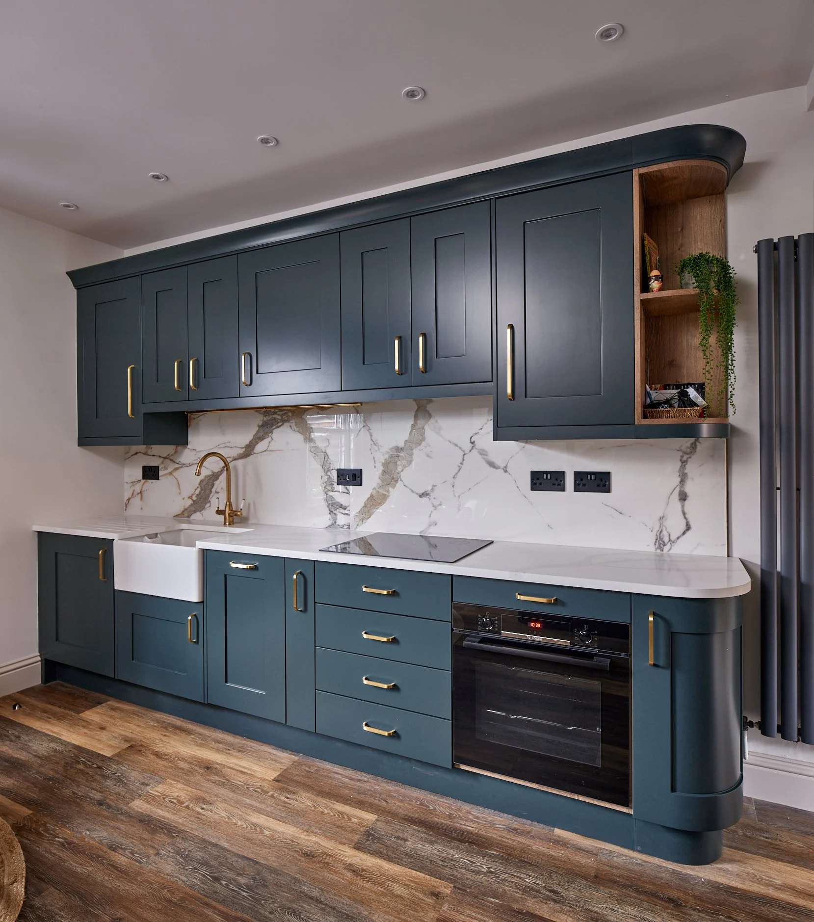 Kitchen with washing machine, dishwasher, oven, hob and extractor