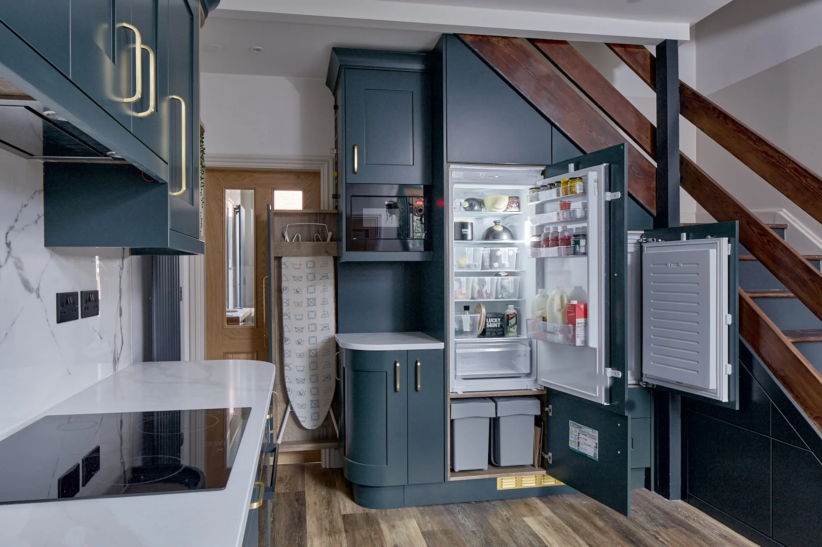Fully integrated large fridge 