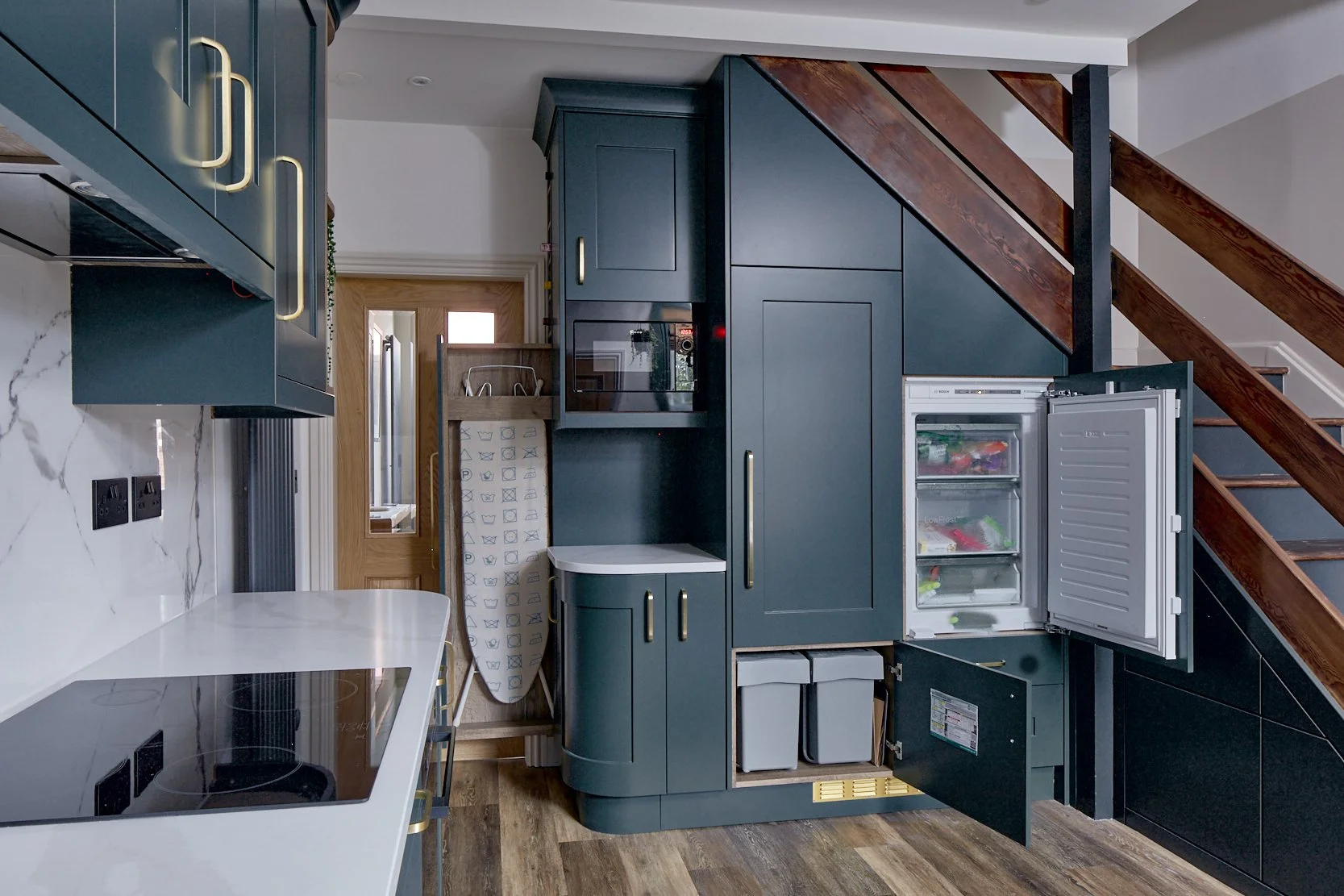 Fully integrated freezer 