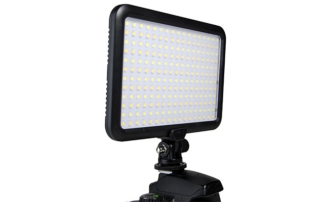 2-ledvideolight-b479904ffd.jpg