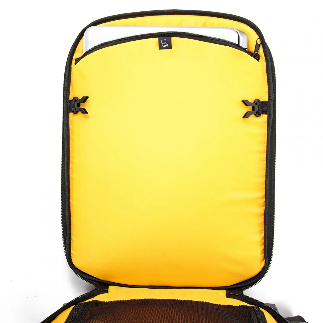 Alta-Fly-48T-Laptop-Pocket.jpg