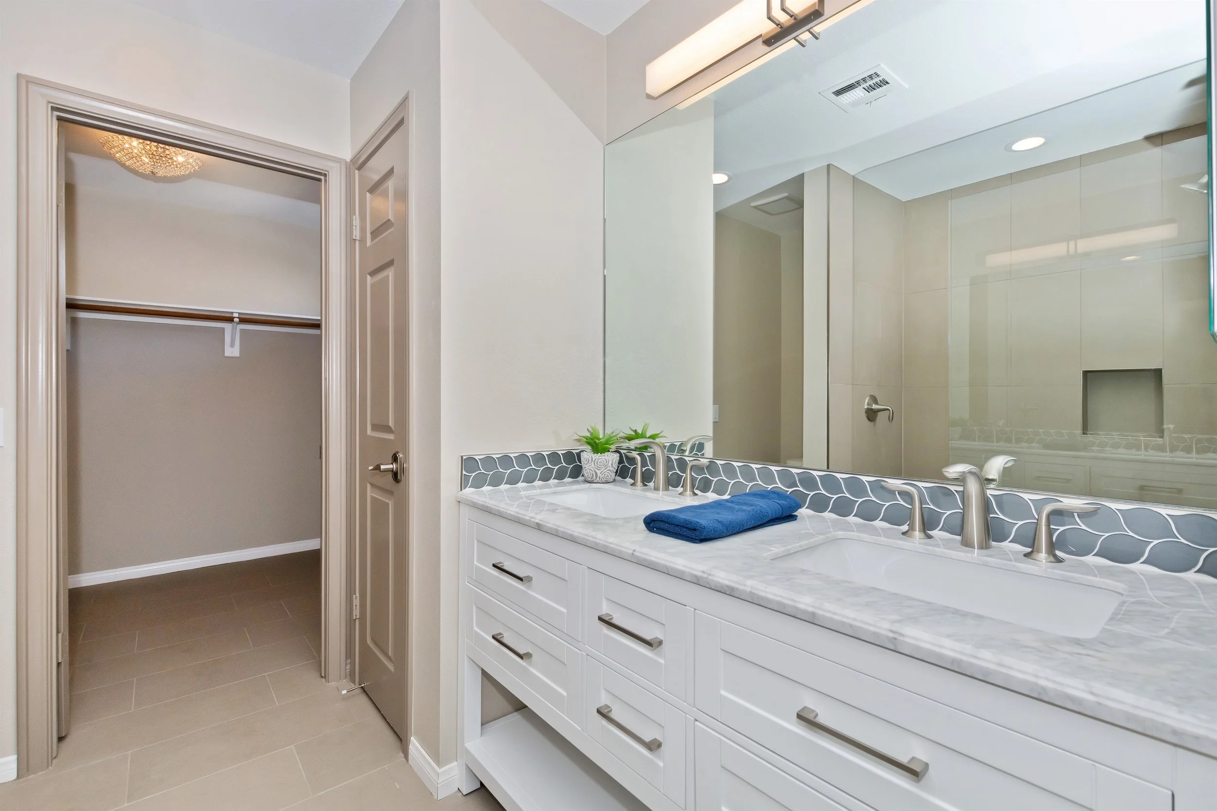 013_Master Bathroom.jpg