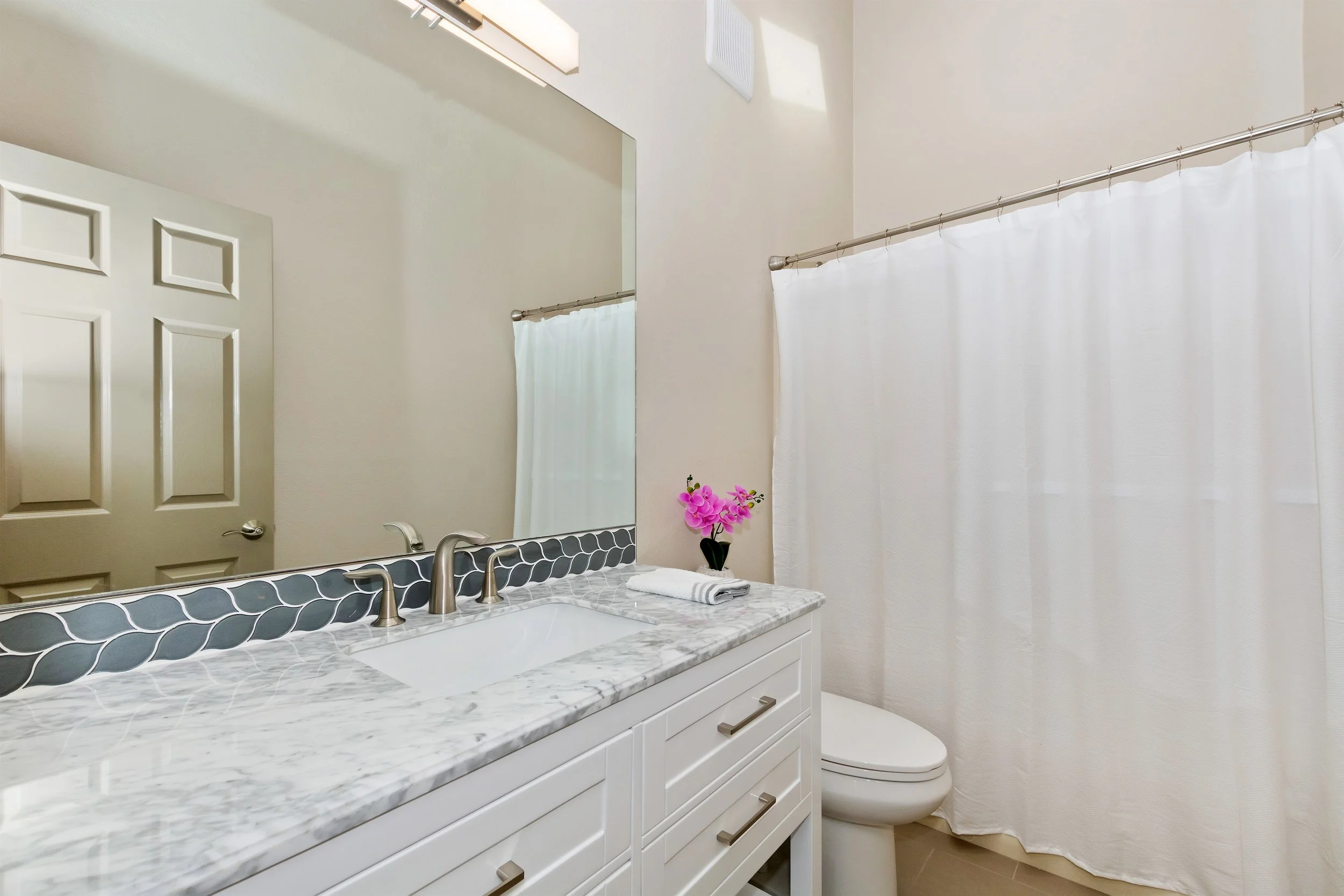 018_Bathroom.jpg