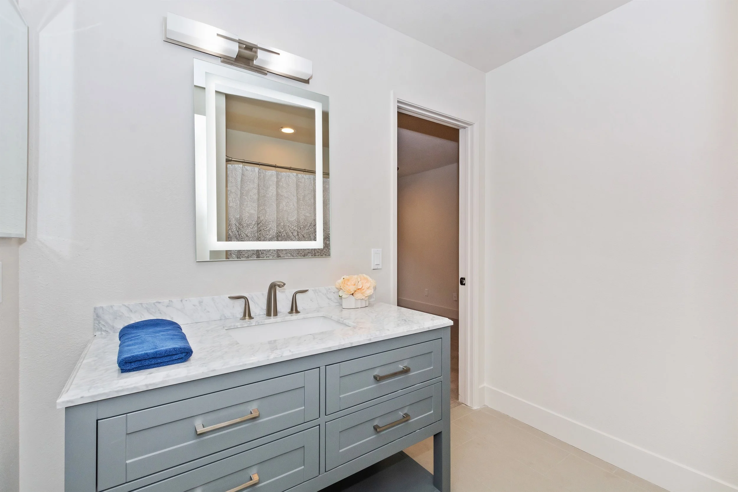 013_Bathroom.jpg