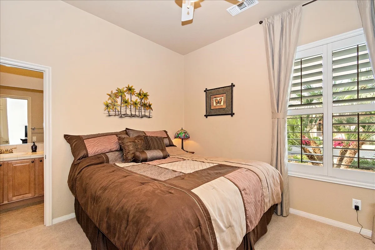 39-Bedroom_4.jpg