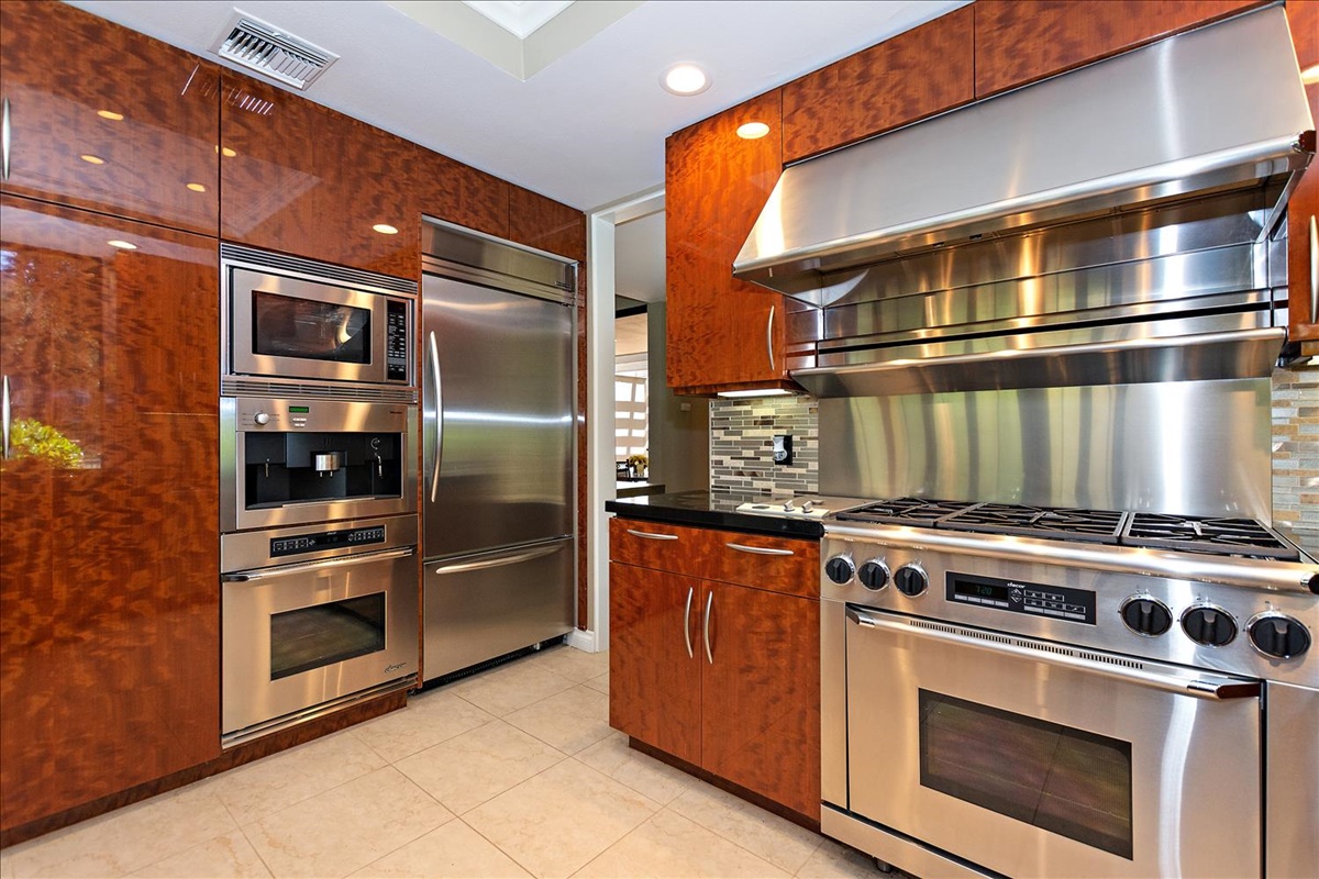 08-Kitchen(2).jpg