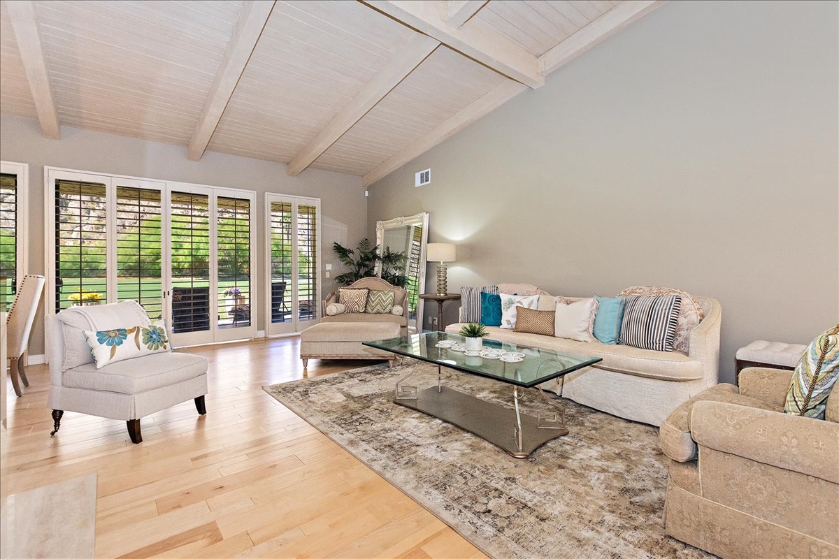11-Living_Room.jpg